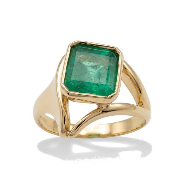 Closeup photo of 14K YELLOW GOLD EMERALD RING