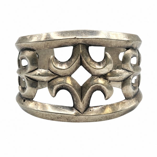 Closeup photo of 925 Sterling Native Navajo Sand Cast Open Cuff Bracelet 56.0g