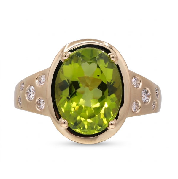 Closeup photo of 14k Yellow Gold 4.22ct Peridot with .21ct Diamond Ring