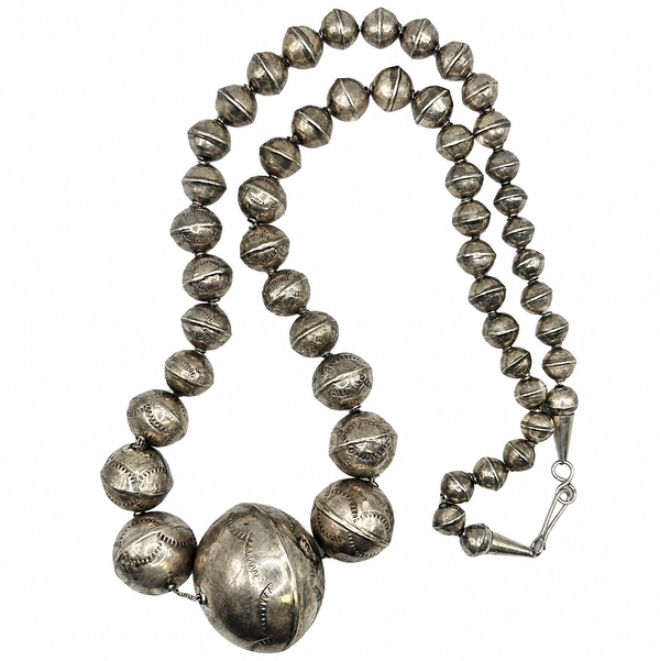 Closeup photo of 925 Sterling Native Navajo 14 Pearl Graduated Bead Necklace 38-8.5mm 85.5g,