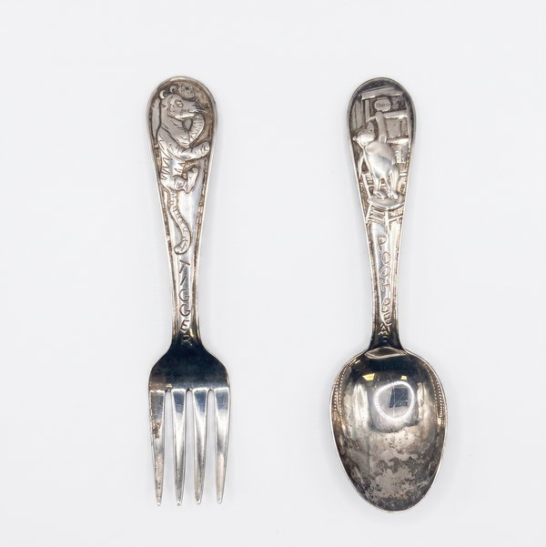 Closeup photo of 925 Sterling Lunt Disney Pooh & Tigger Baby Fork & Spoon 44.1g 4.25"