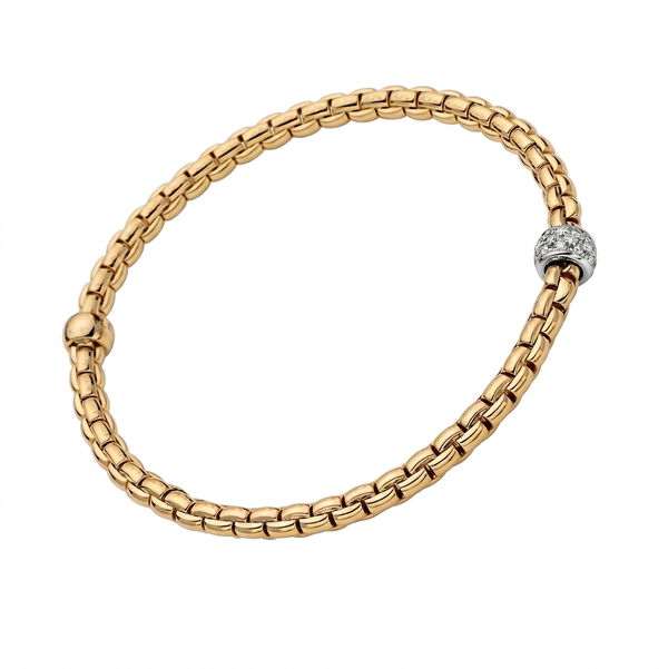 Closeup photo of EKA ‘Flexible bracelet Diamond Pave