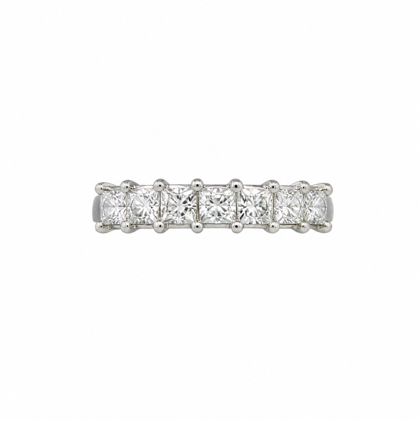 Closeup photo of 14K WG .98tcw Prin Diamond 7 Stone 4.5mm Band Ring 3.2g, s6.5