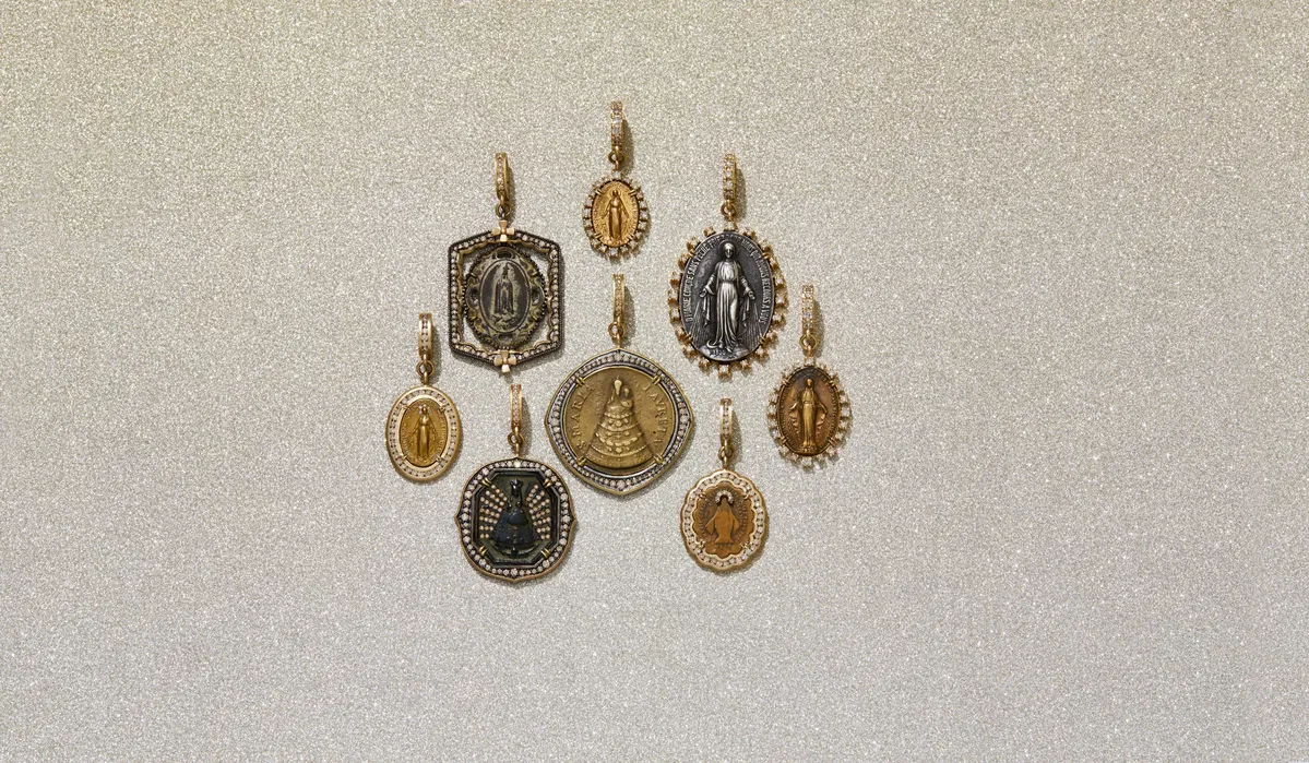 Antique gold pendant necklace