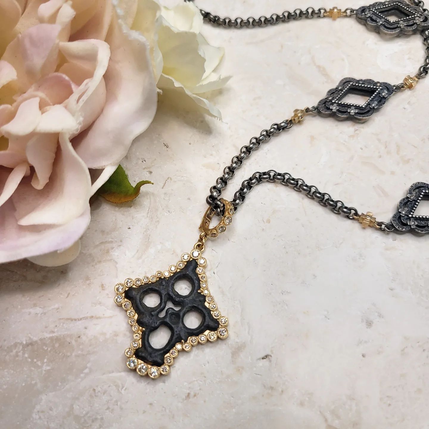 Scalloped Abstract Chain with Crosses