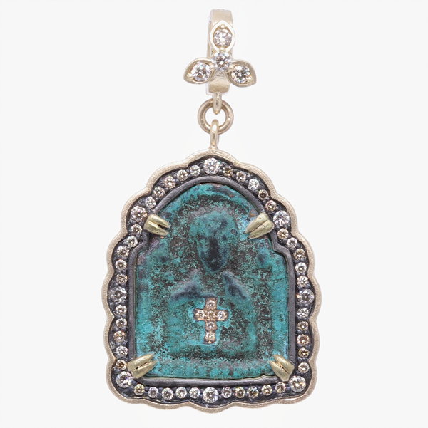 Closeup photo of 15th Century Pendant Icon of Jesus