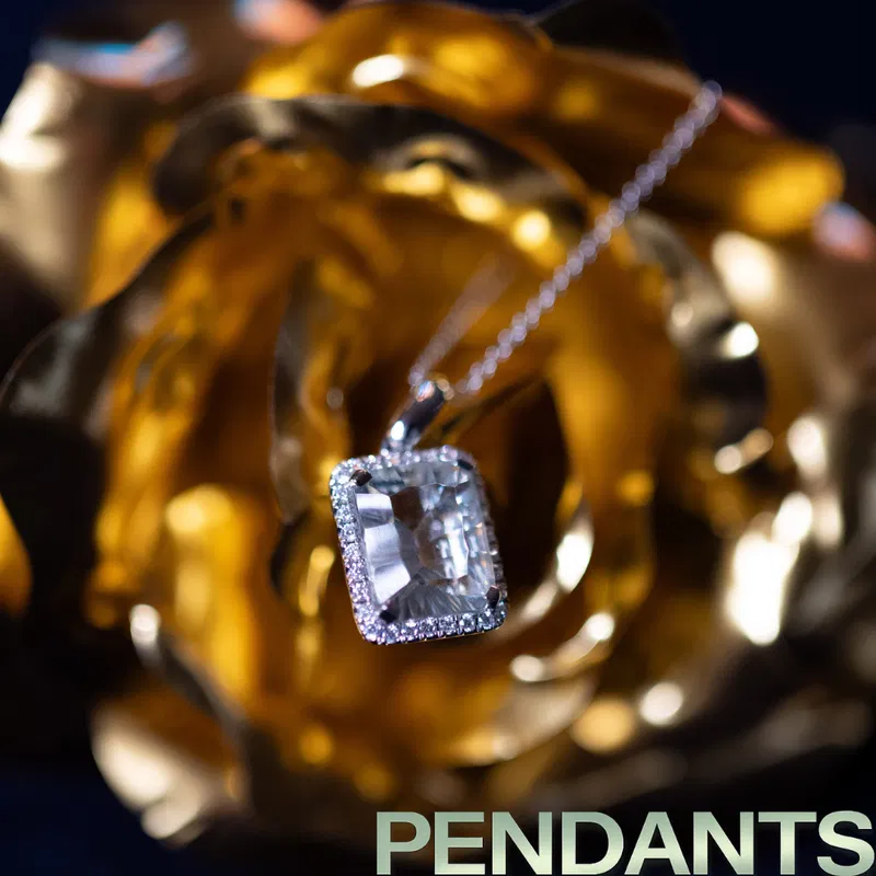 Diamond necklace from the Diasparx necklaces collection