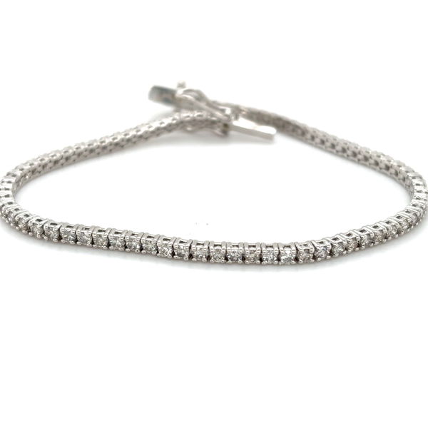 Closeup photo of 14k White Gold 2.17tw Diamond Tennis Bracelet