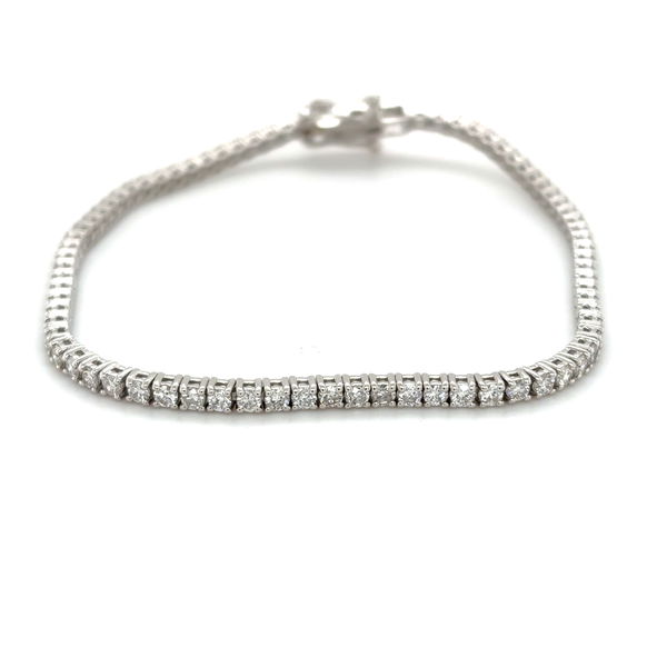 Closeup photo of 14k White Gold 2.65tw Diamond Tennis Bracelet