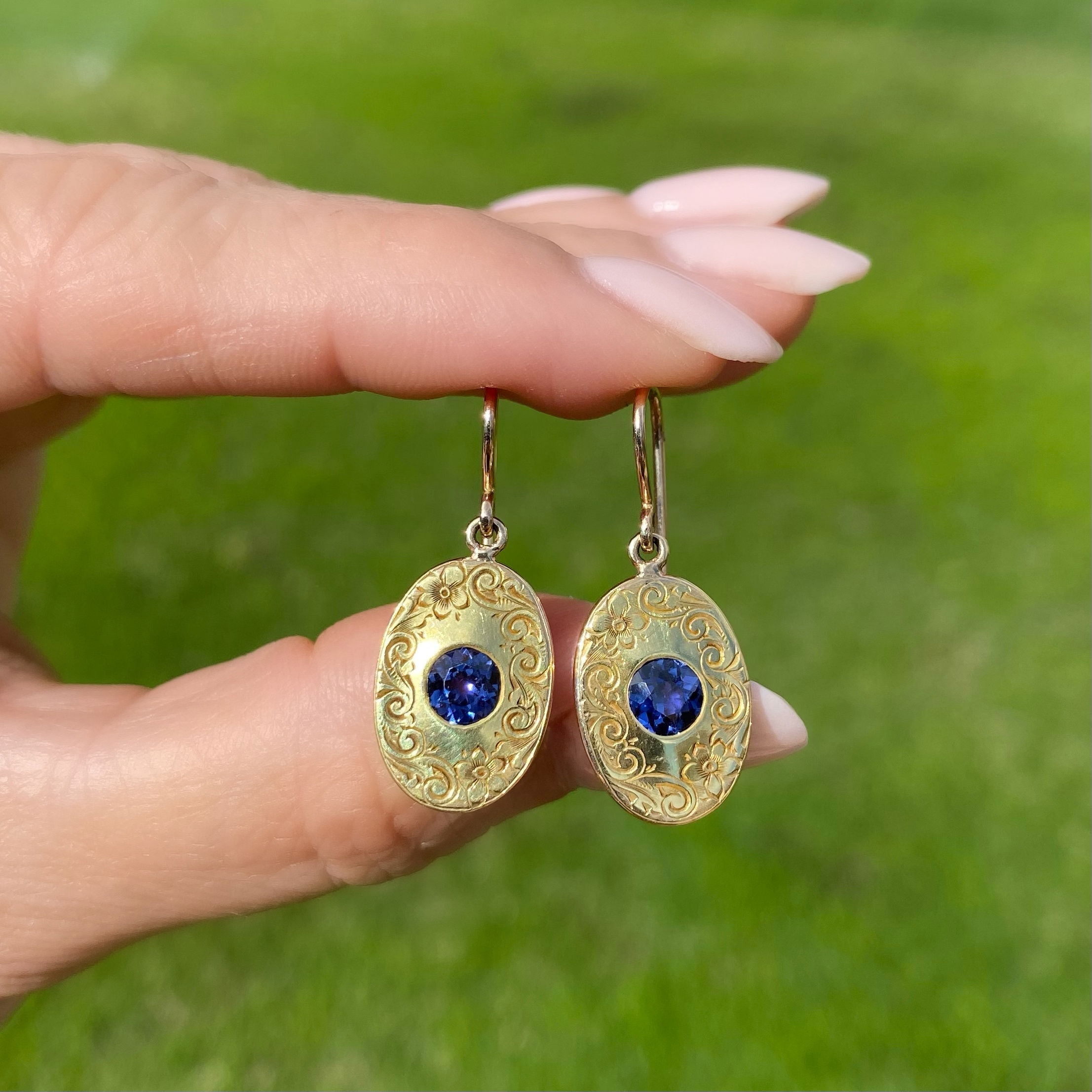 18K YG Art Nouveau 1.20tcw Purple-Blue Sapphire Earrings 5.8g, c1890