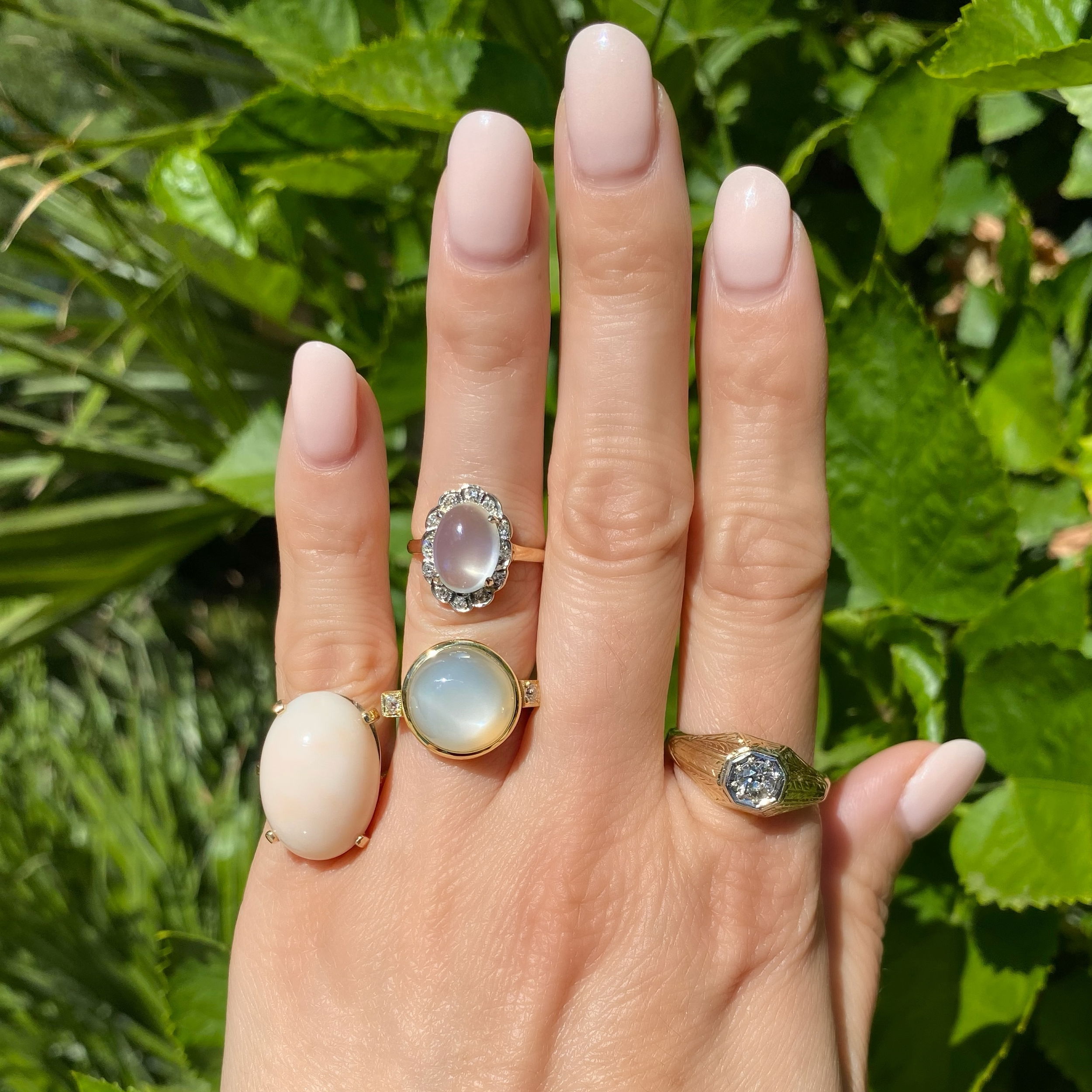 18K YG 9ct Moonstone & 2 OEC Diamonds .22tcw 8.7g, s6.5 18K YG 9ct Moonstone & 2 OEC Diamonds .22tcw 8.7g, s6.5