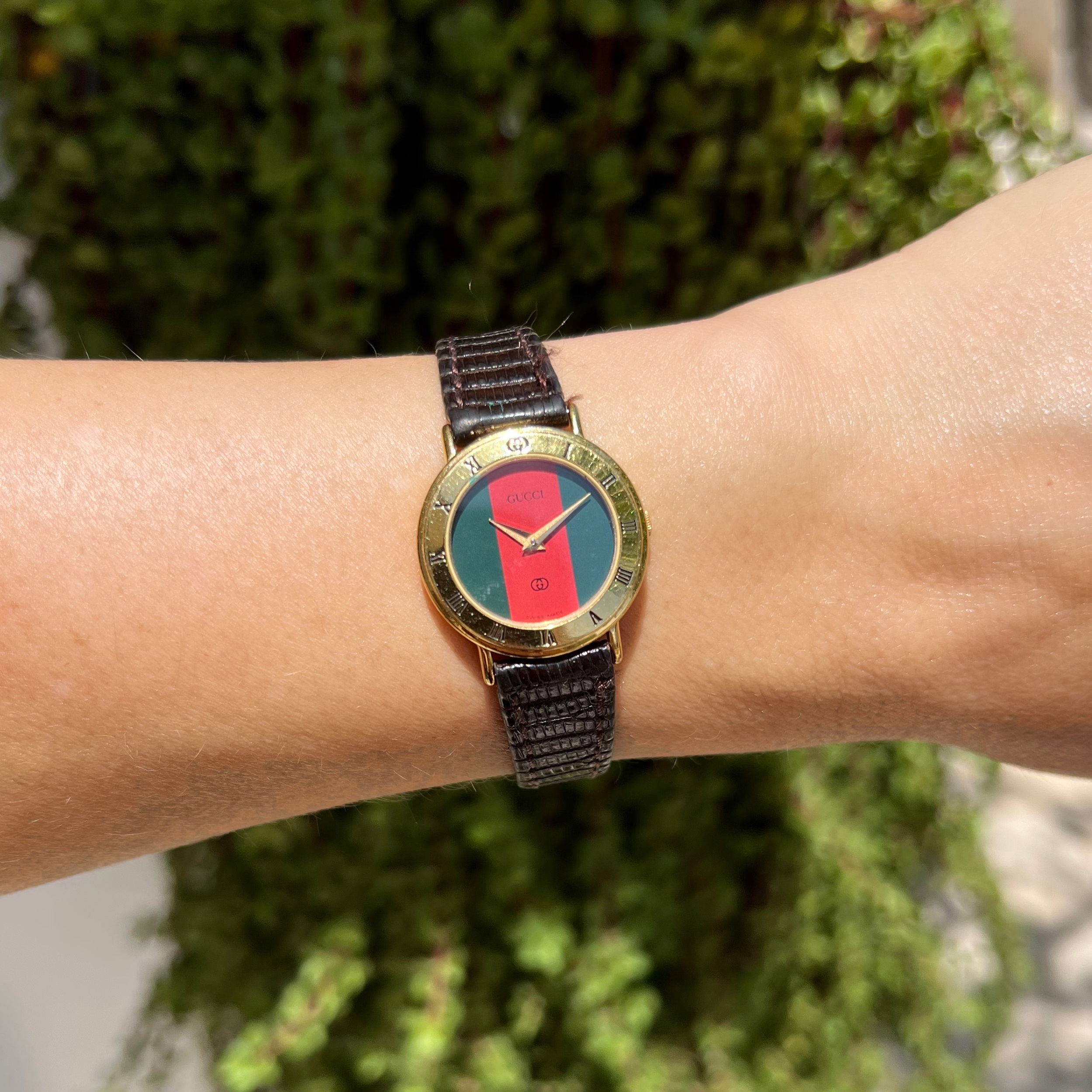 GUCCI 3000L 26m Red & Green Dial Quartz Gold Plate Watch on Lizard Strap