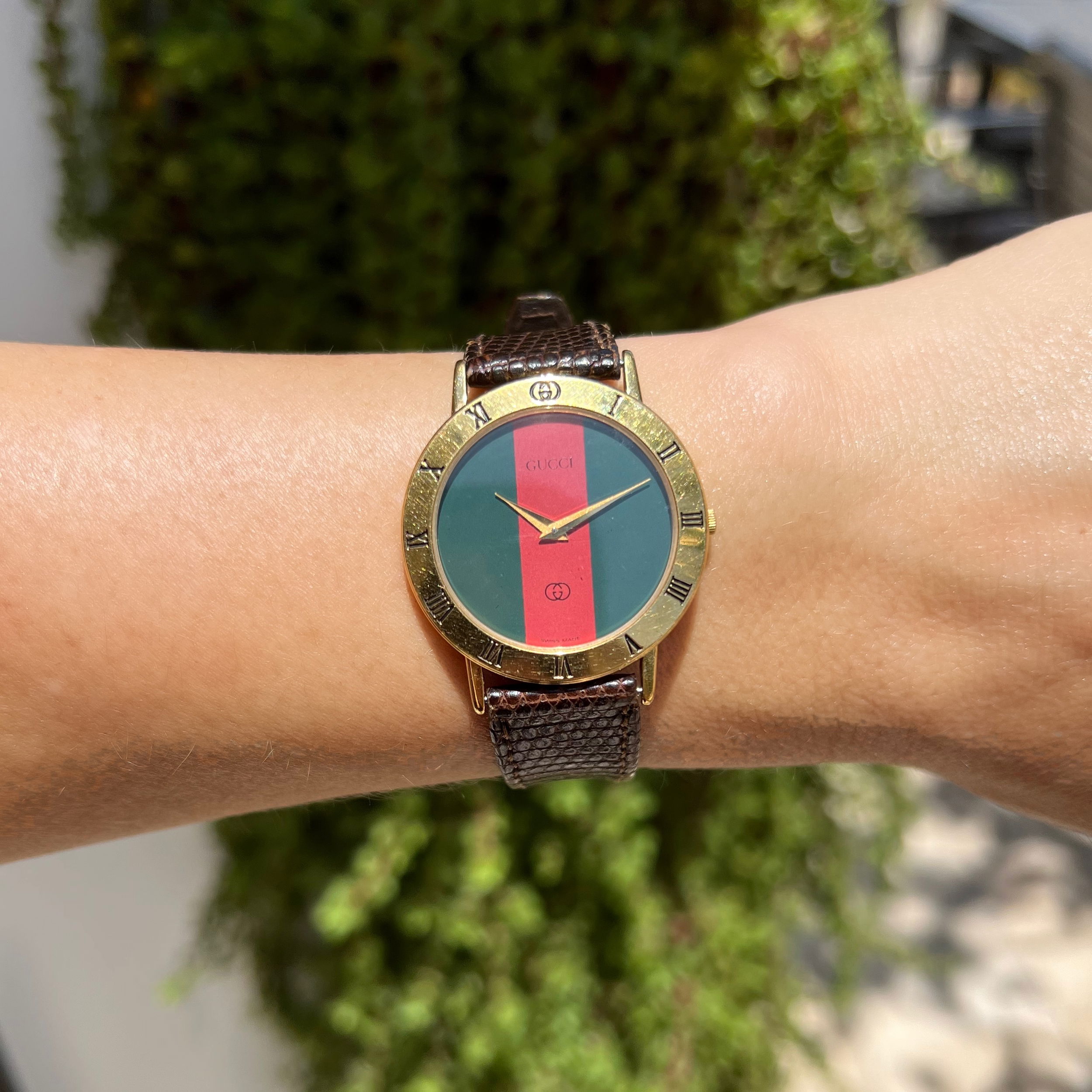 GUCCI 3001M 33mm Red & Green Dial Quartz Gold Plate Watch on Lizard Strap