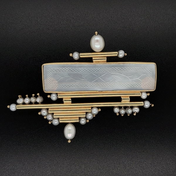 Closeup photo of 14K YG Mother of Pearl and Pearl Gambling Chip in Tubular Modern Design Brooch 7.1g, 2.4"