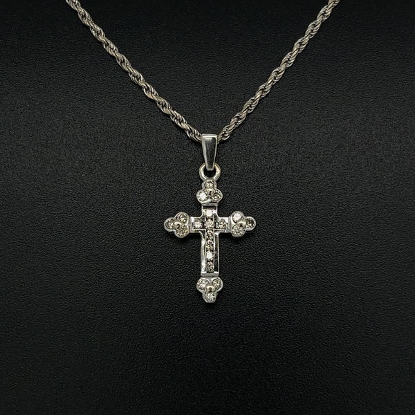 Closeup photo of 14k wg inlay .18tcw diamond cross necklace 4.3g, 15"b6034tpnmv