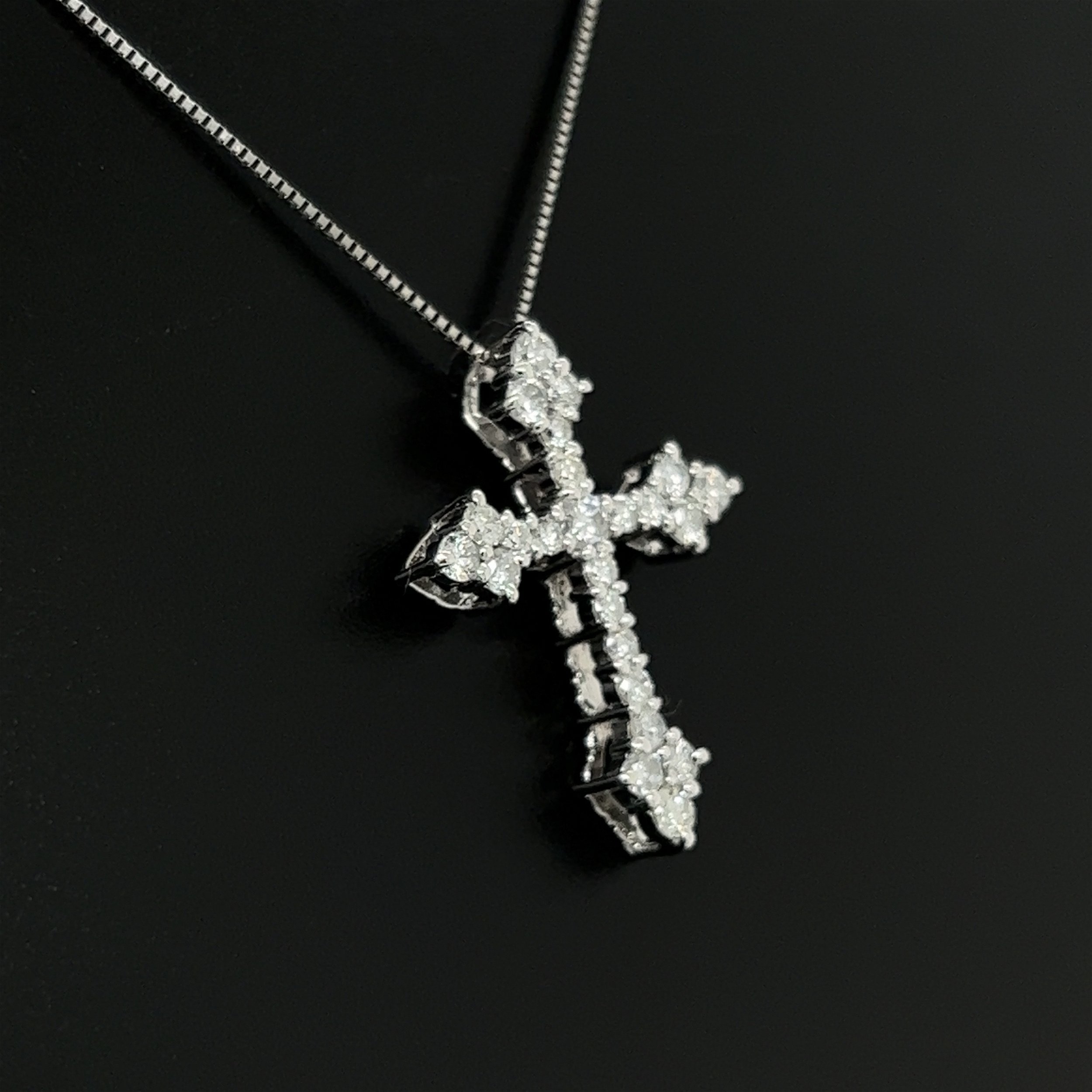 Platinum 900 1.00tcw Guinevere 24 RBC Diamond Cross Necklace 5.7g on Platinum 850 18” Chain