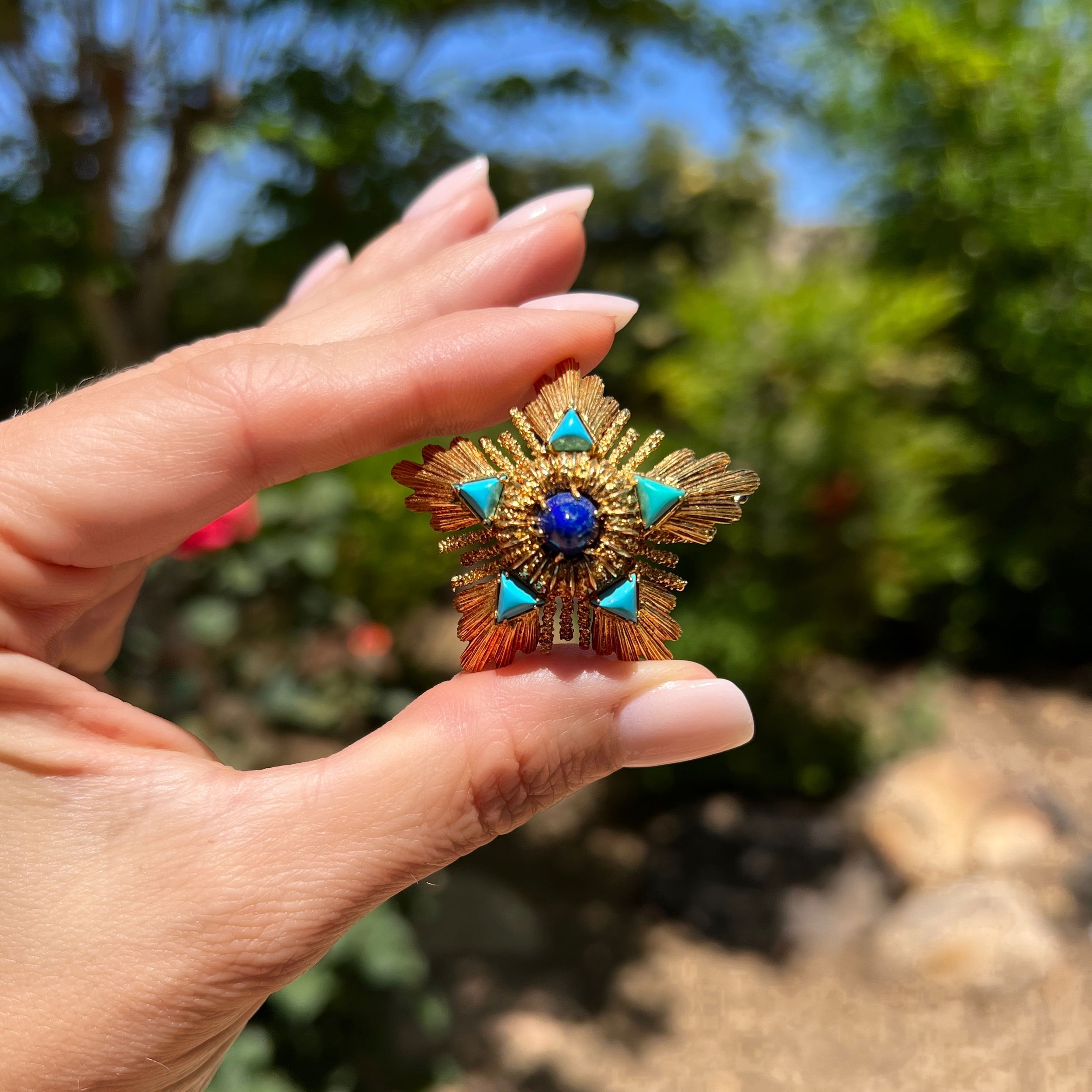 18K YG 1970's Lapis & Turquoise Helios Brooch 14.2g, 43mm