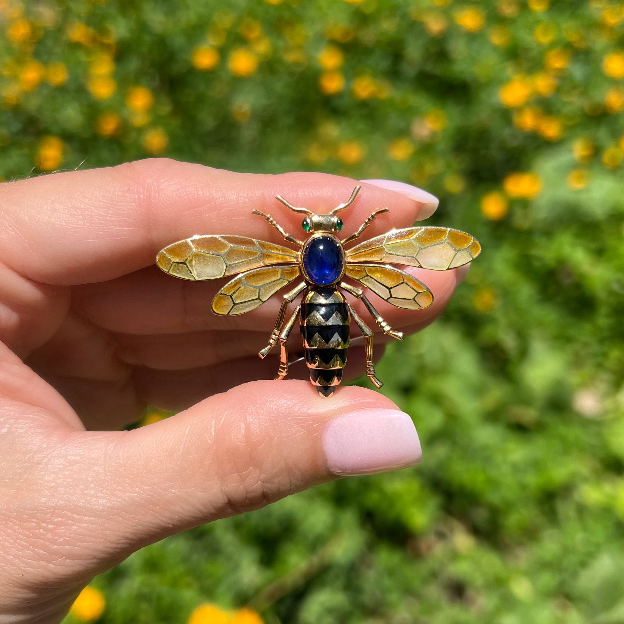 18K YG CARTIER Plique A Jour Wings BEE 1.5ct Sapphire, Emerald Eyes & Black Enamel 14.1g, 55x35mm