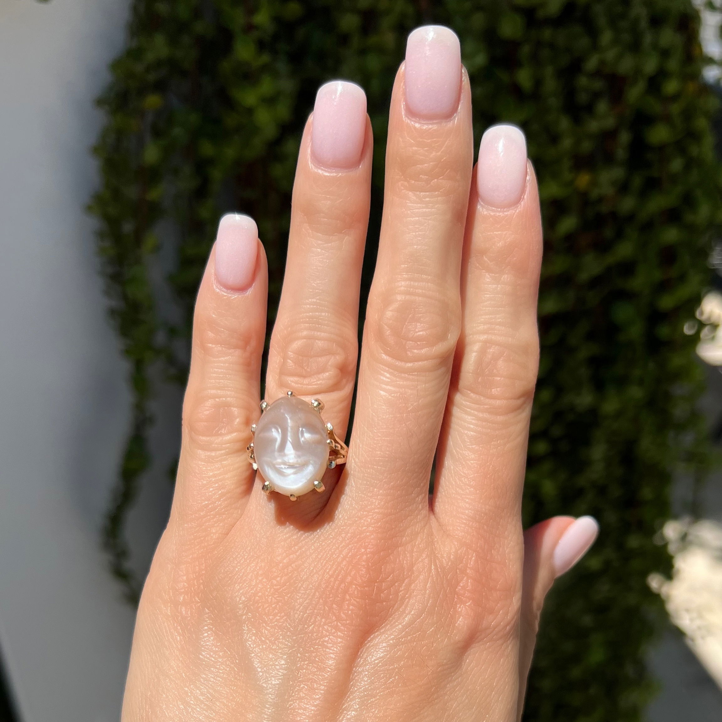 14K YG 14.55ct Moon Face Carved Moonstone in 8 Prong Split Shank Ring 9.4g, s6 14K YG 14.55ct Moon Face Carved Moonstone in 8 Prong Split Shank Ring 9.4g, s6