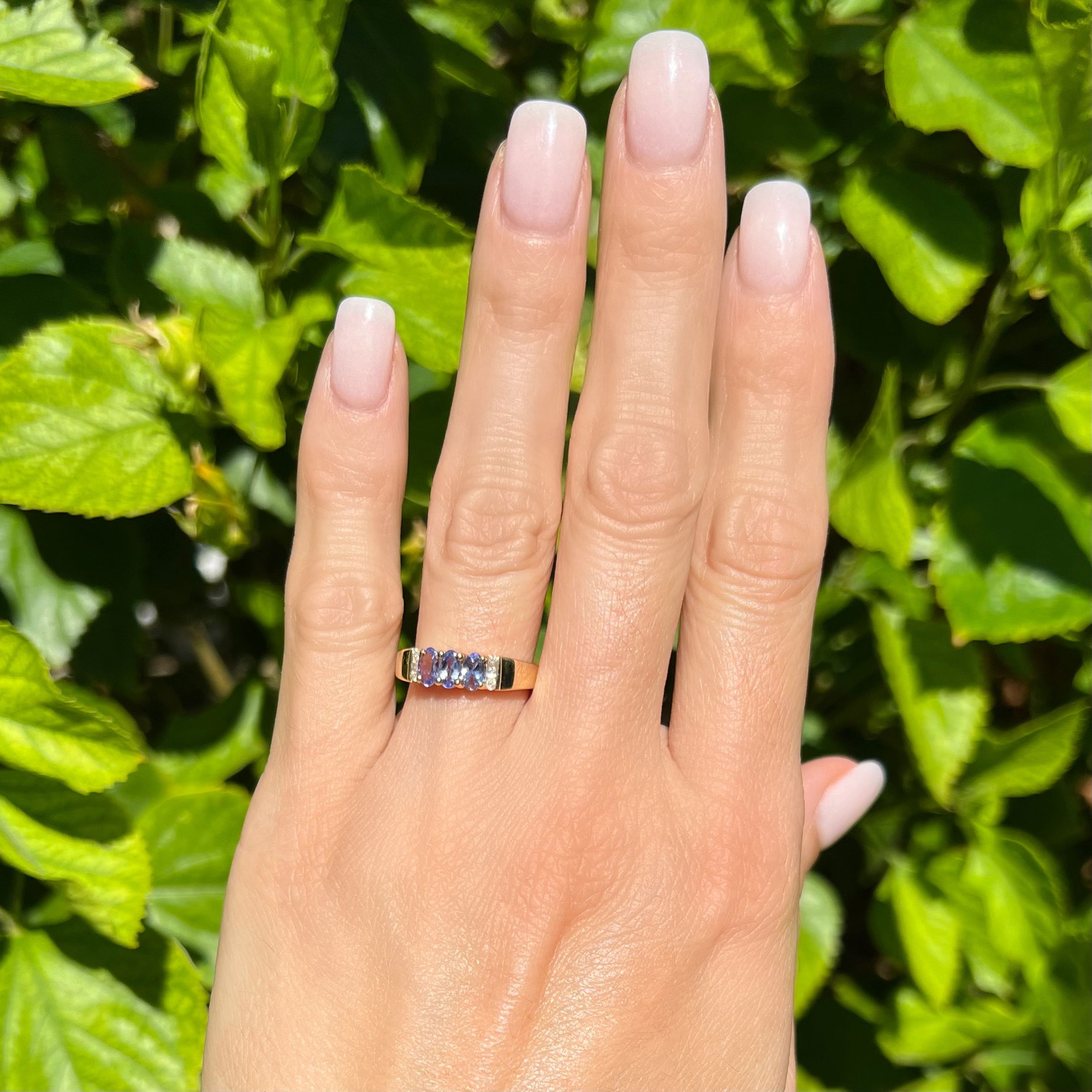 14K YG 3 Oval .75tcw Tanzanite & .06tcw Diamond 5.0mm Band Ring 2.6g, s7 14K YG 3 Oval .75tcw Tanzanite & .06tcw Diamond 5.0mm Band Ring 2.6g, s7