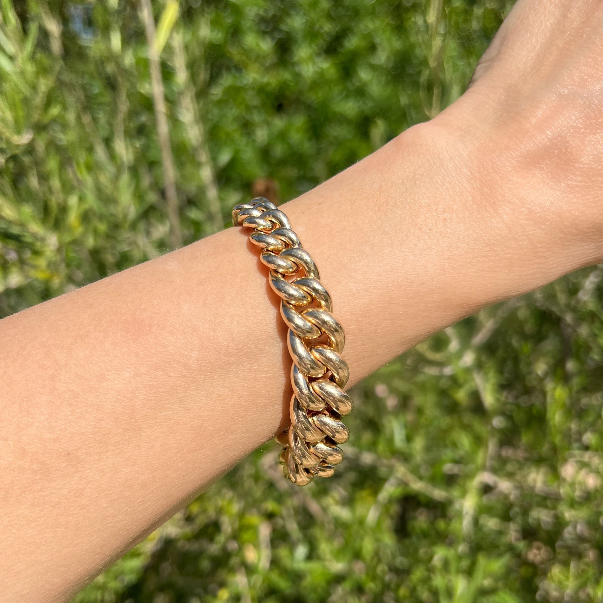 This vintage 14K yellow gold hollow tube graduated bracelet is a timeless classic. Featuring 17 round tubes graduating from 10.3mm to 8.25" of length and weighing 33.8g, it is a beautiful piece of jewelry that will stand the test of time. Crafted in the 1970s, this estate bracelet is perfect for dressing up any outfit. Wear it with confidence knowing that you'll look amazing and receive compliments from everyone around you. 14K YG Hollow Tube Graduated 17-10.3mm Bracelet 33.8g, 8.25"