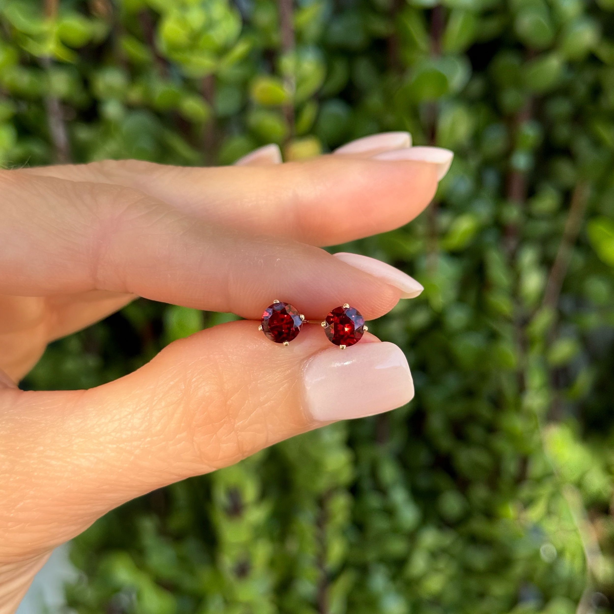 14K YG 1.85tcw Round Red Garnet 6.15mm in 4 Prong Solitaire Earrings 1.3g 14K YG 1.85tcw Round Red Garnet 6.15mm in 4 Prong Solitaire Earrings 1.3g