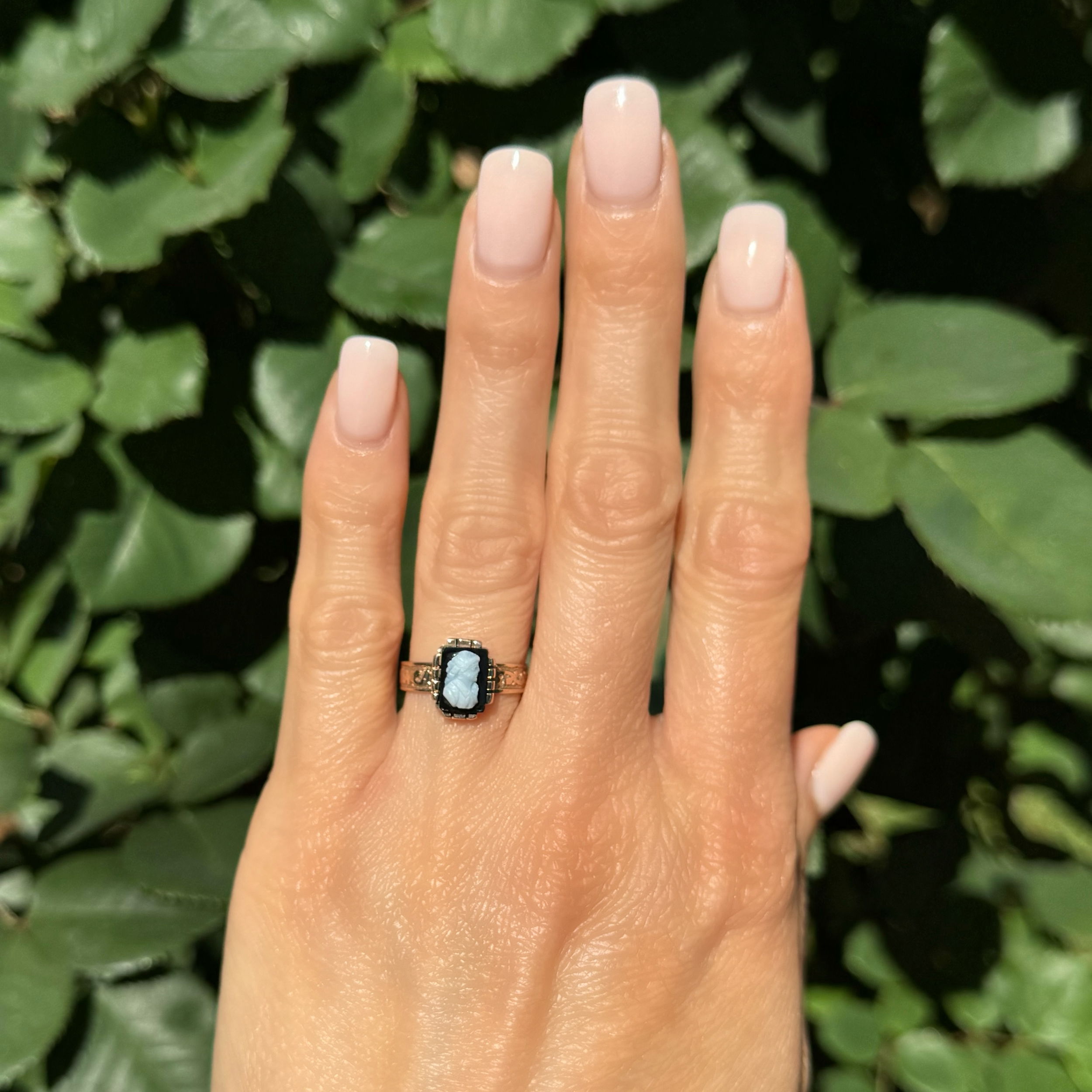 9K RG Victorian Sardonyx Cameo Morning Band Ring 2.5g, s7 9K RG Victorian Sardonyx Cameo Morning Band Ring 2.5g, s7