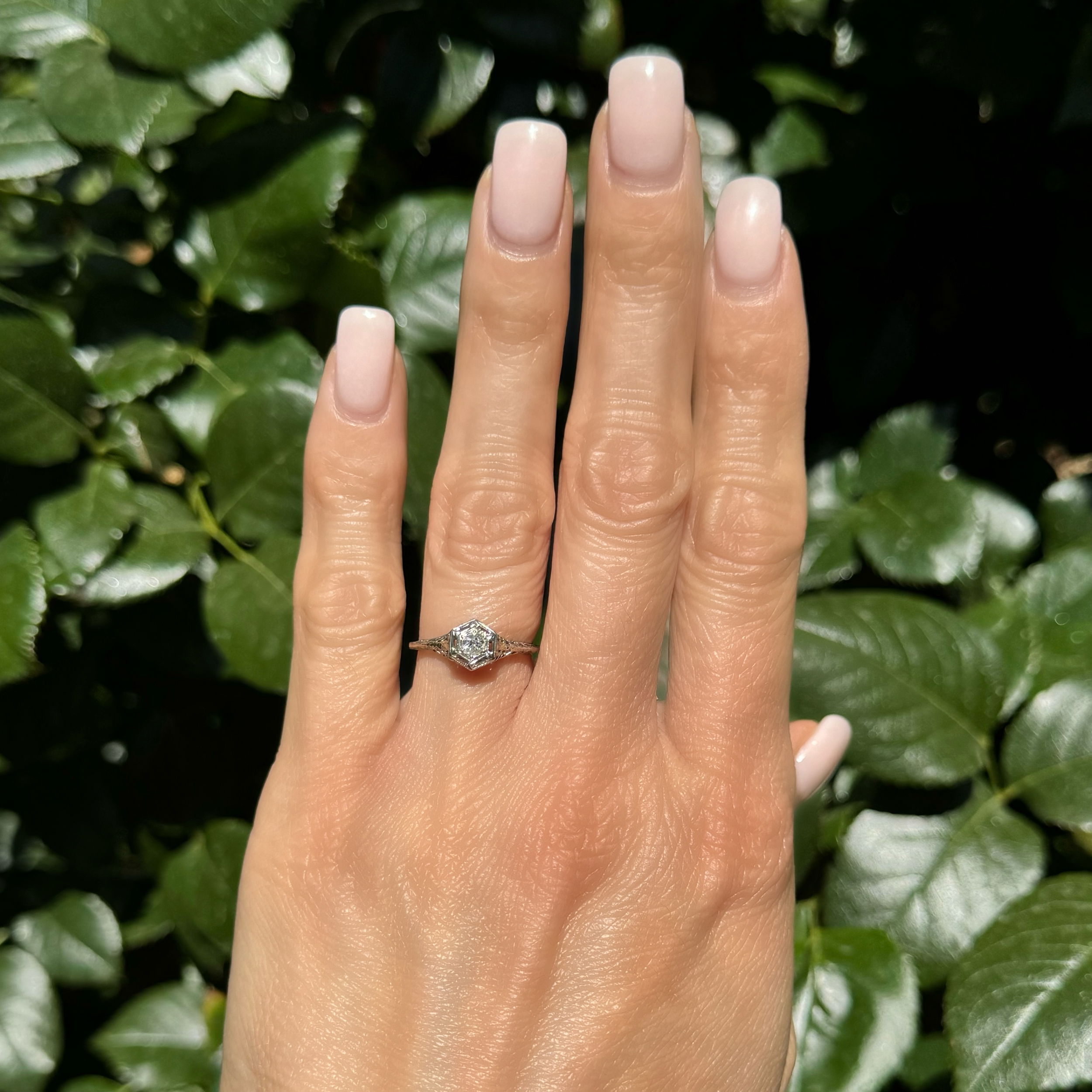18K WG Art Deco .20ct Old European Cut Diamond & Filigree Ring 1.1g, s5.5 18K WG Art Deco .20ct Old European Cut Diamond & Filigree Ring 1.1g, s5.5