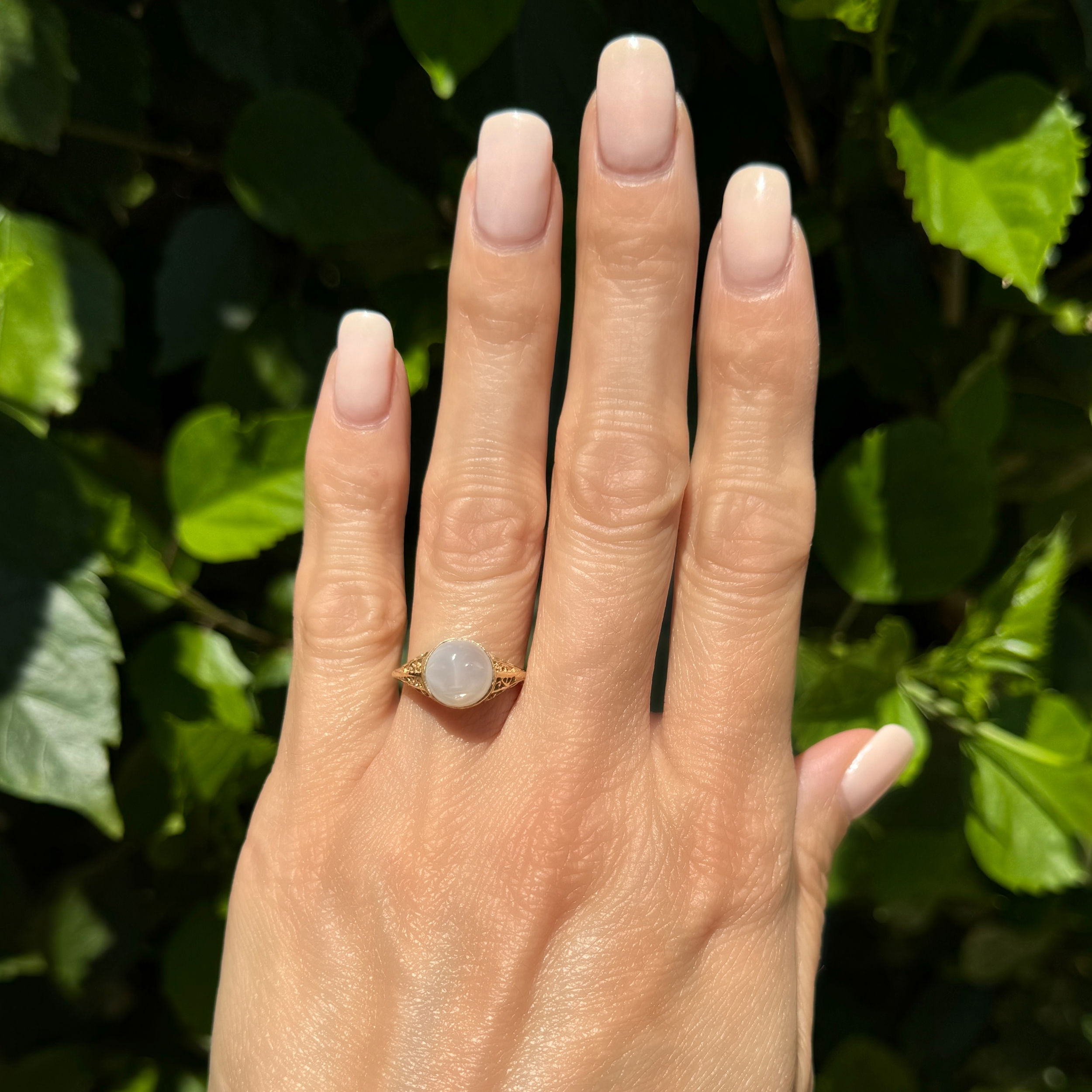 18K YG Carved Moon Moonstone Filigree Ring 2.7g, s6 18K YG Carved Moon Moonstone Filigree Ring 2.7g, s6