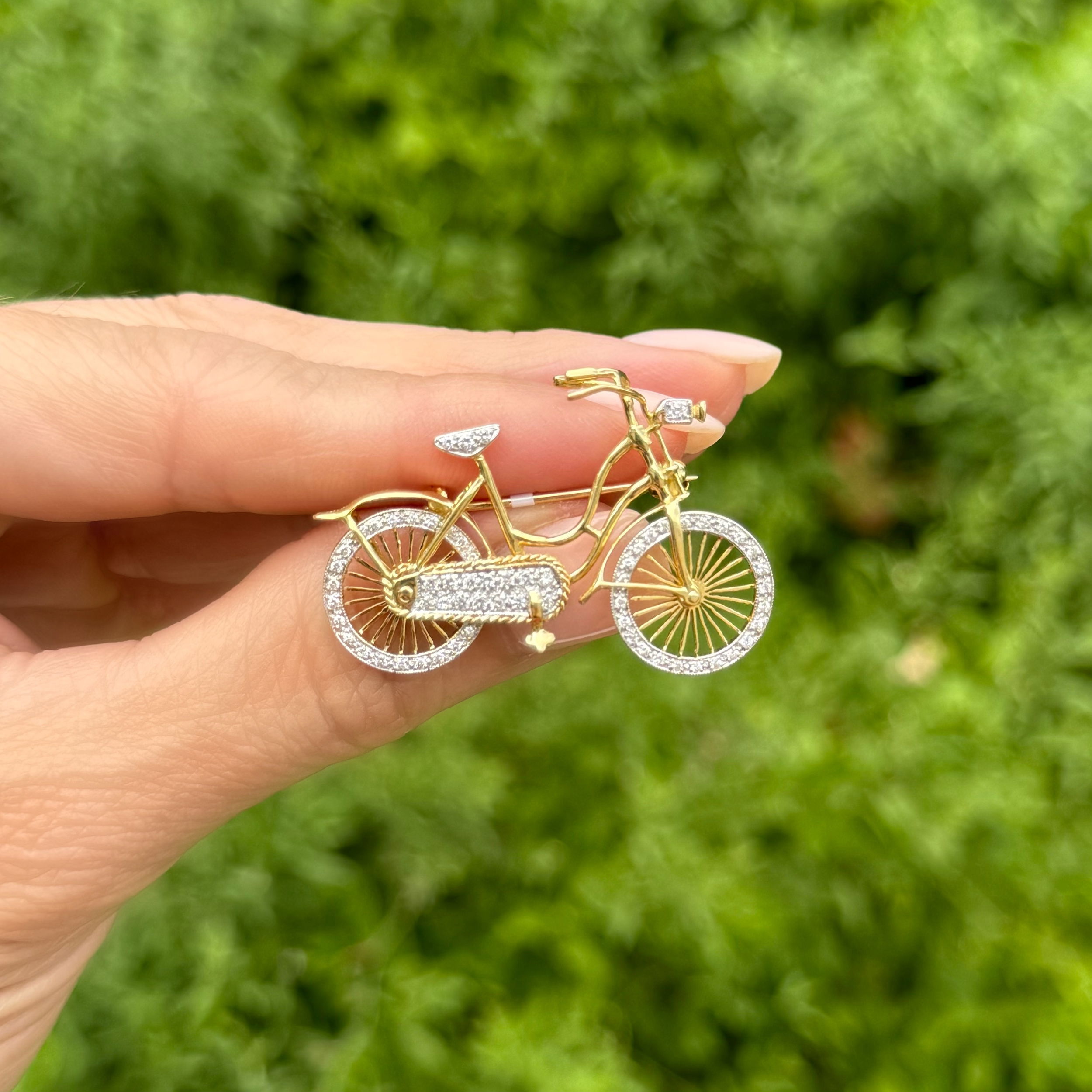 18K YG .70tcw RBC Diamond Pave Articulating Bicycle Brooch 7.6g 18K YG .70tcw RBC Diamond Pave Articulating Bicycle Brooch 7.6g