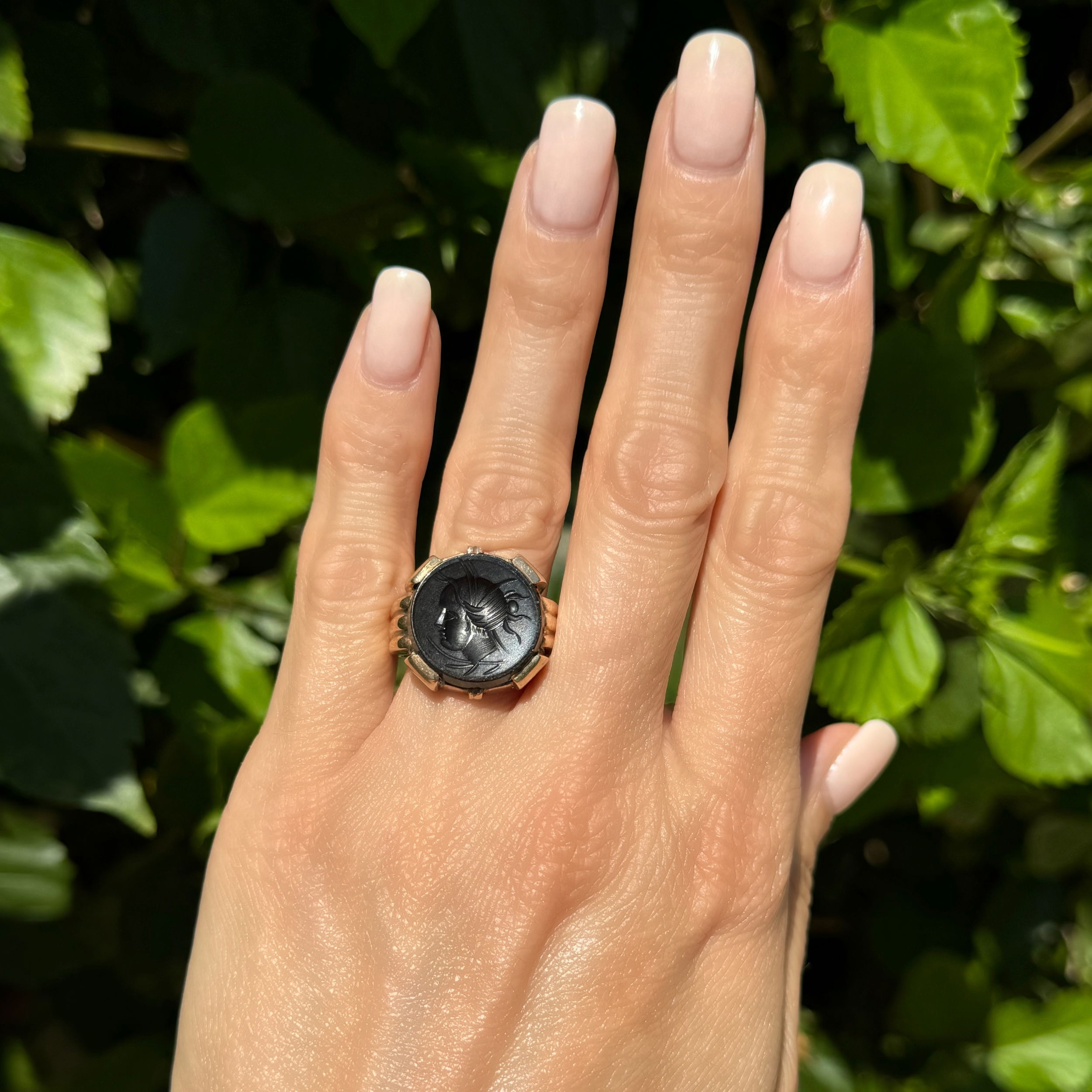 10K YG Vintage Round Onyx Intaglio Ring 9.4g, s9.75