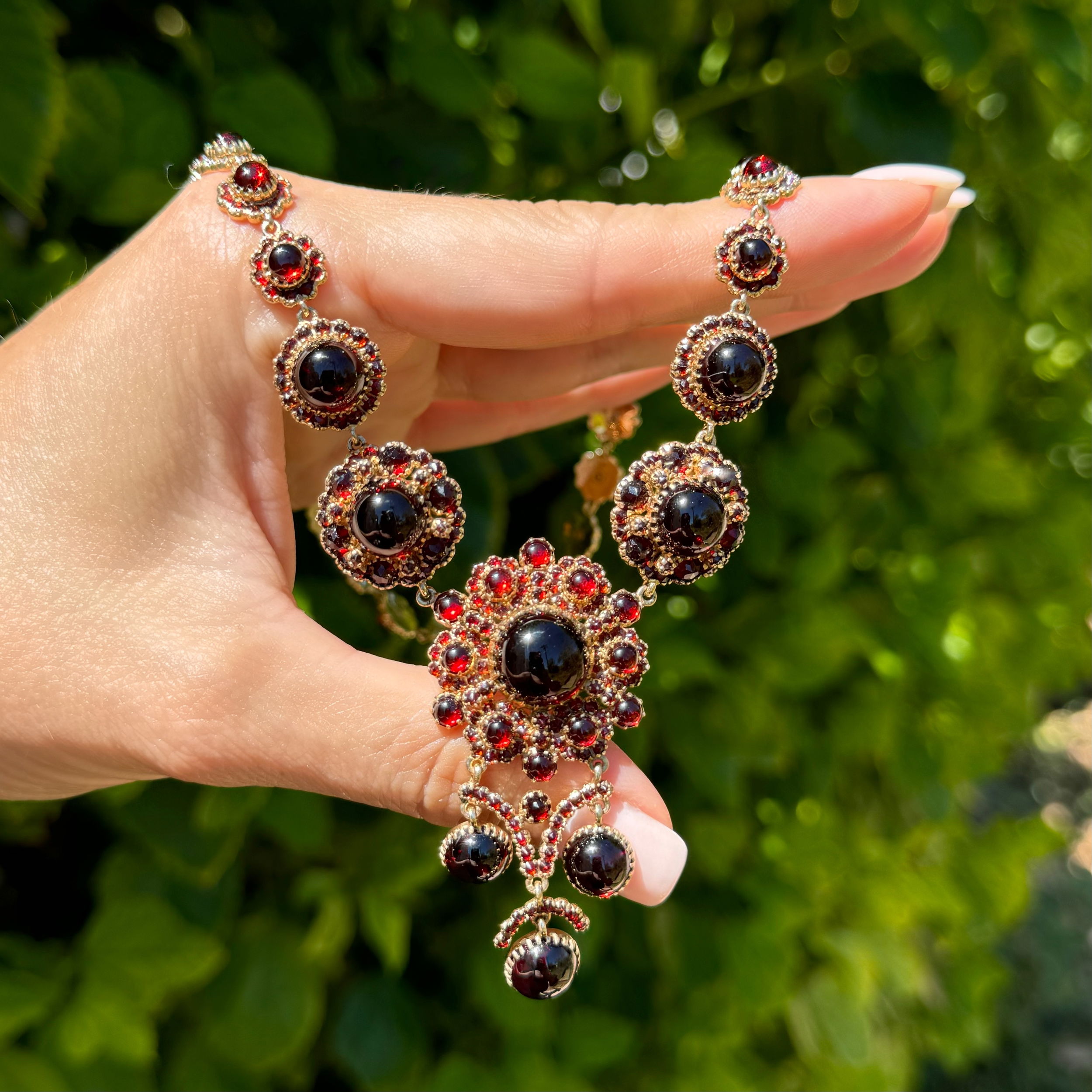 14K YG Bohemian 32tcw Cabochon & Faceted Red Garnet Cluster Necklace 58.8g, 16" 14K YG Bohemian 32tcw Cabochon & Faceted Red Garnet Cluster Necklace 58.8g, 16"