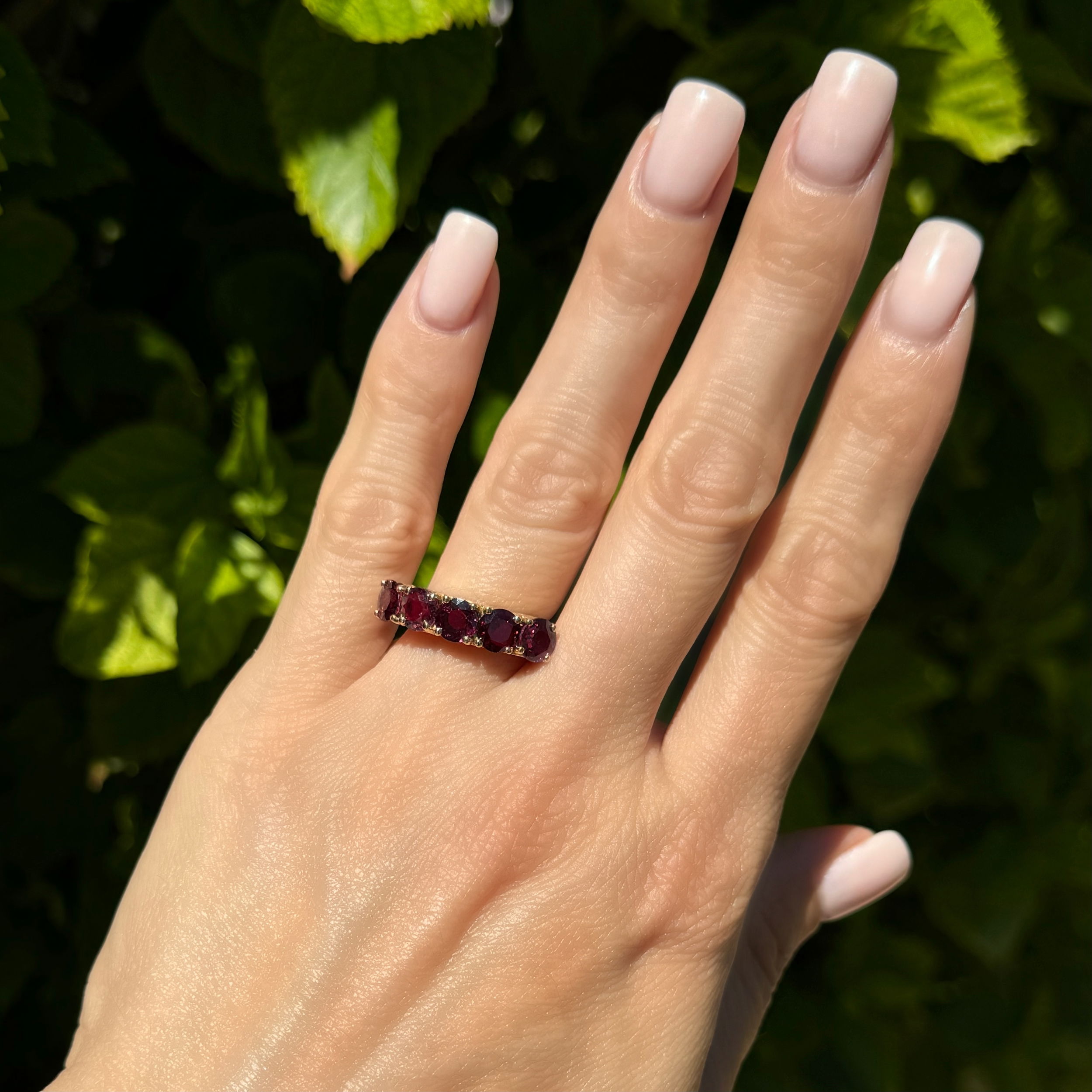 14K YG 5 Stone 4.44tcw Round Ruby Engraved Band Ring 6.8g, s6.75 14K YG 5 Stone 4.44tcw Round Ruby Engraved Band Ring 6.8g, s6.75