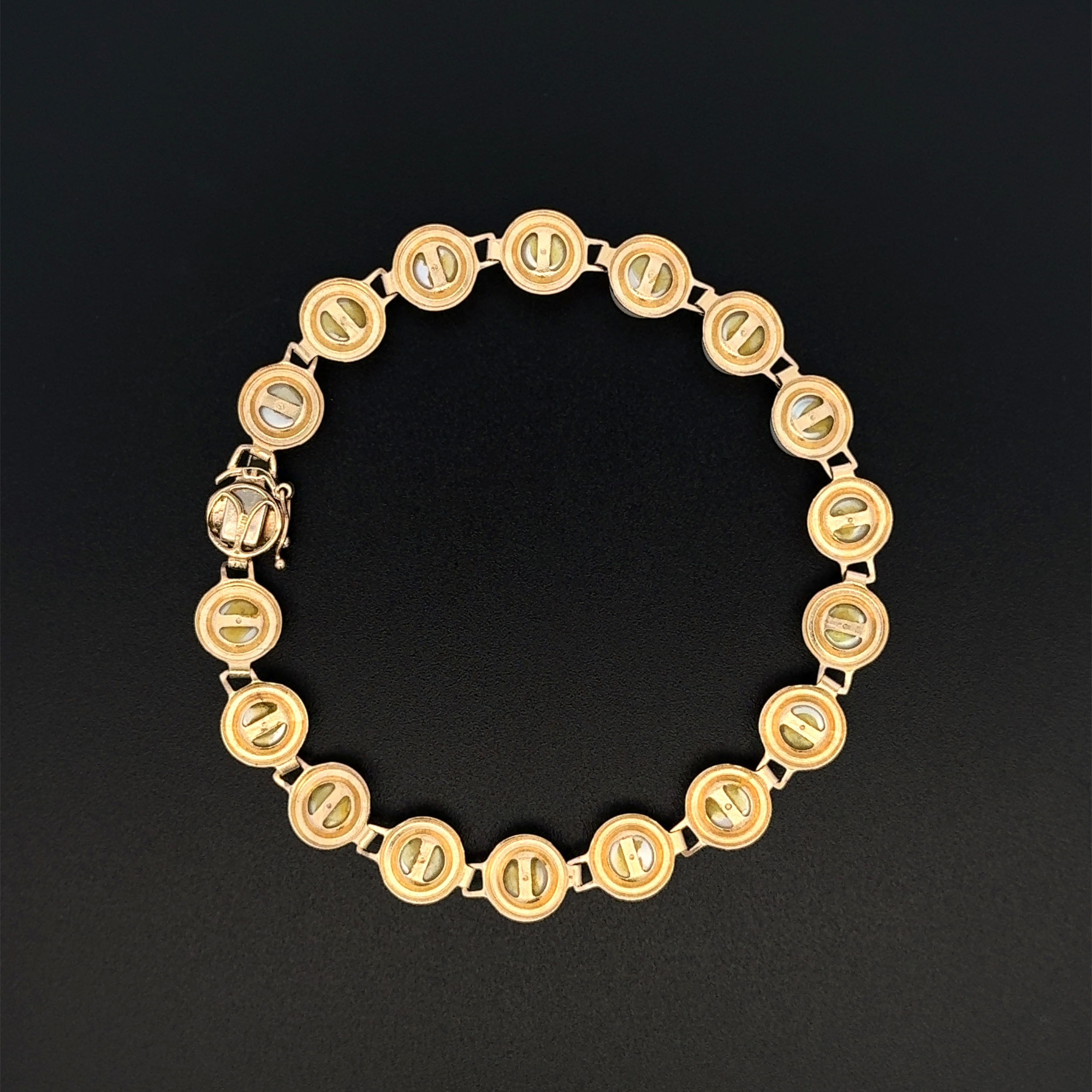 10K YG 6.3mm Button Pearl Link Bracelet 8.9g, 7.25"