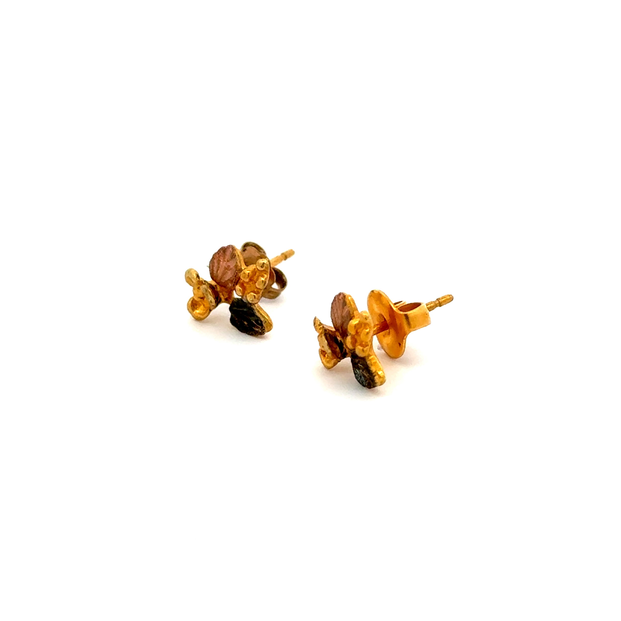 14K Tritone Black Hills Gold Stud Flower Earrings 1.5g