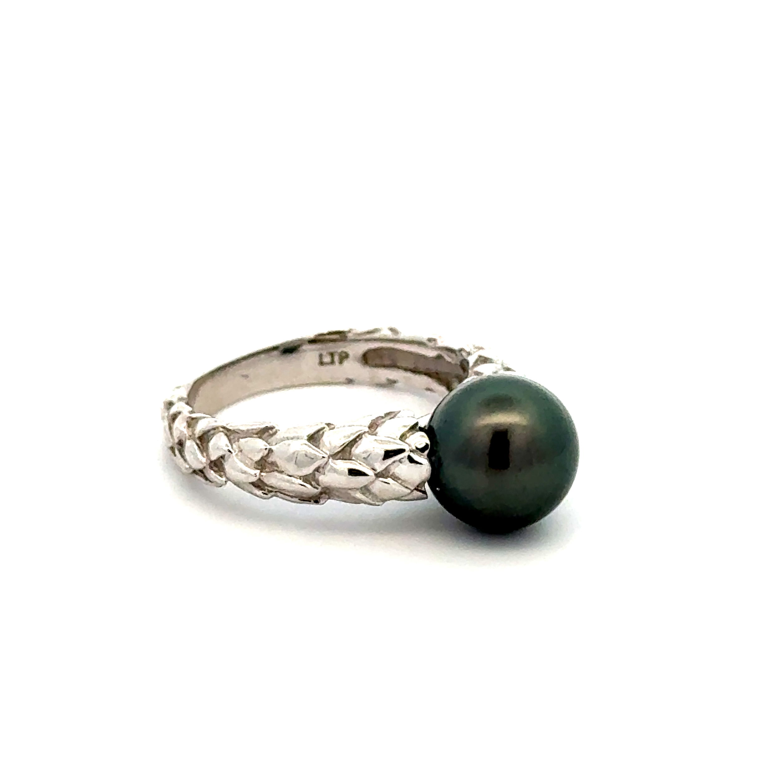 14K WG 8.6mm Black Pearl Wreath Shank Ring 4.6g, s5.,25 14K WG 8.6mm Black Pearl Wreath Shank Ring 4.6g, s5.,25