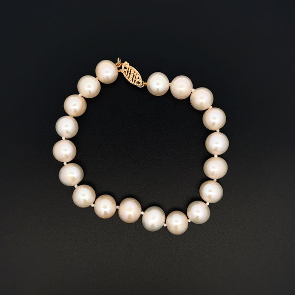 Closeup photo of 14K YG 9.5mm White Cultured Pearl Strand Bracelet 20.3g, 7"