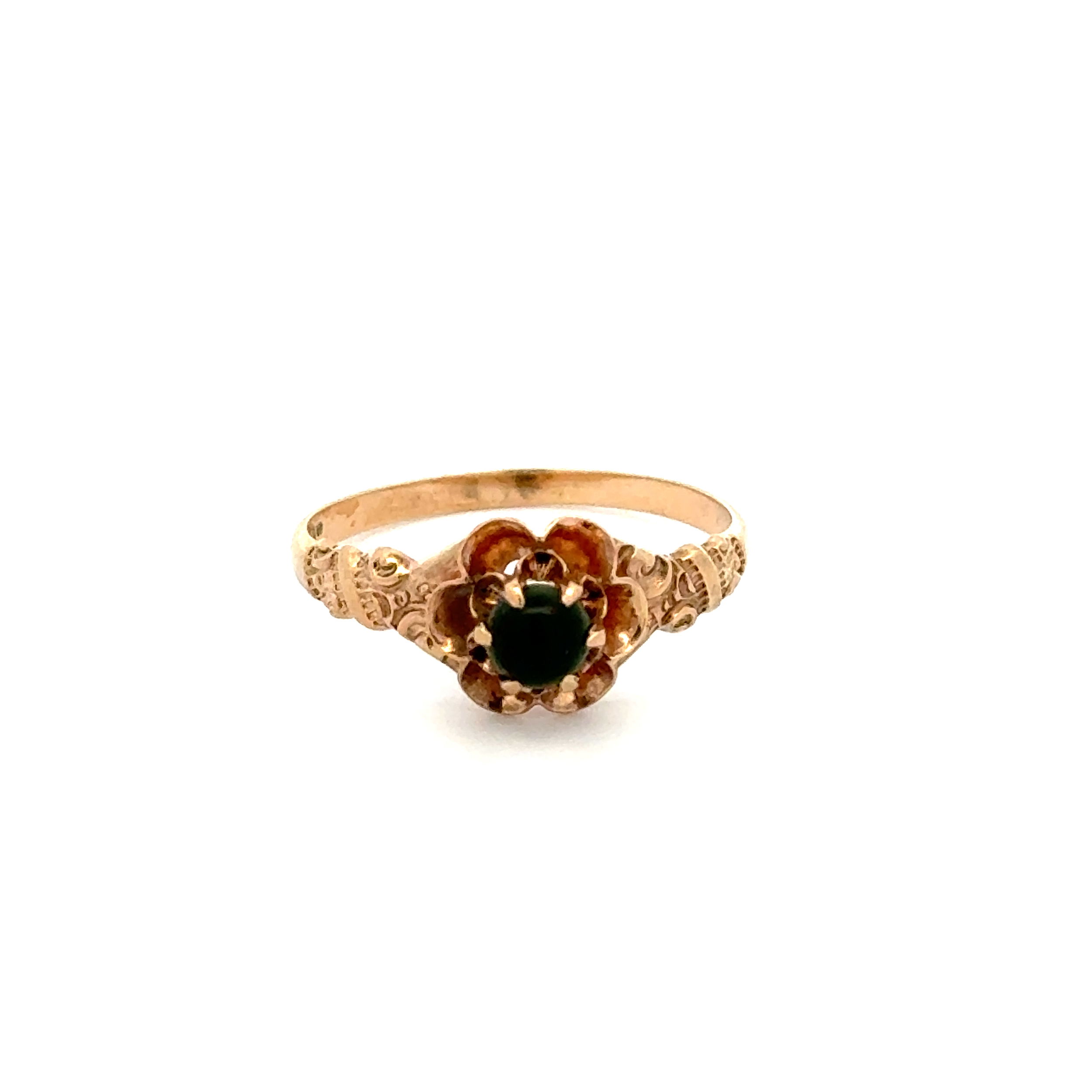 9K YG Victorian .10ct Bloodstone Engraved Ring 1.4g, s6.75