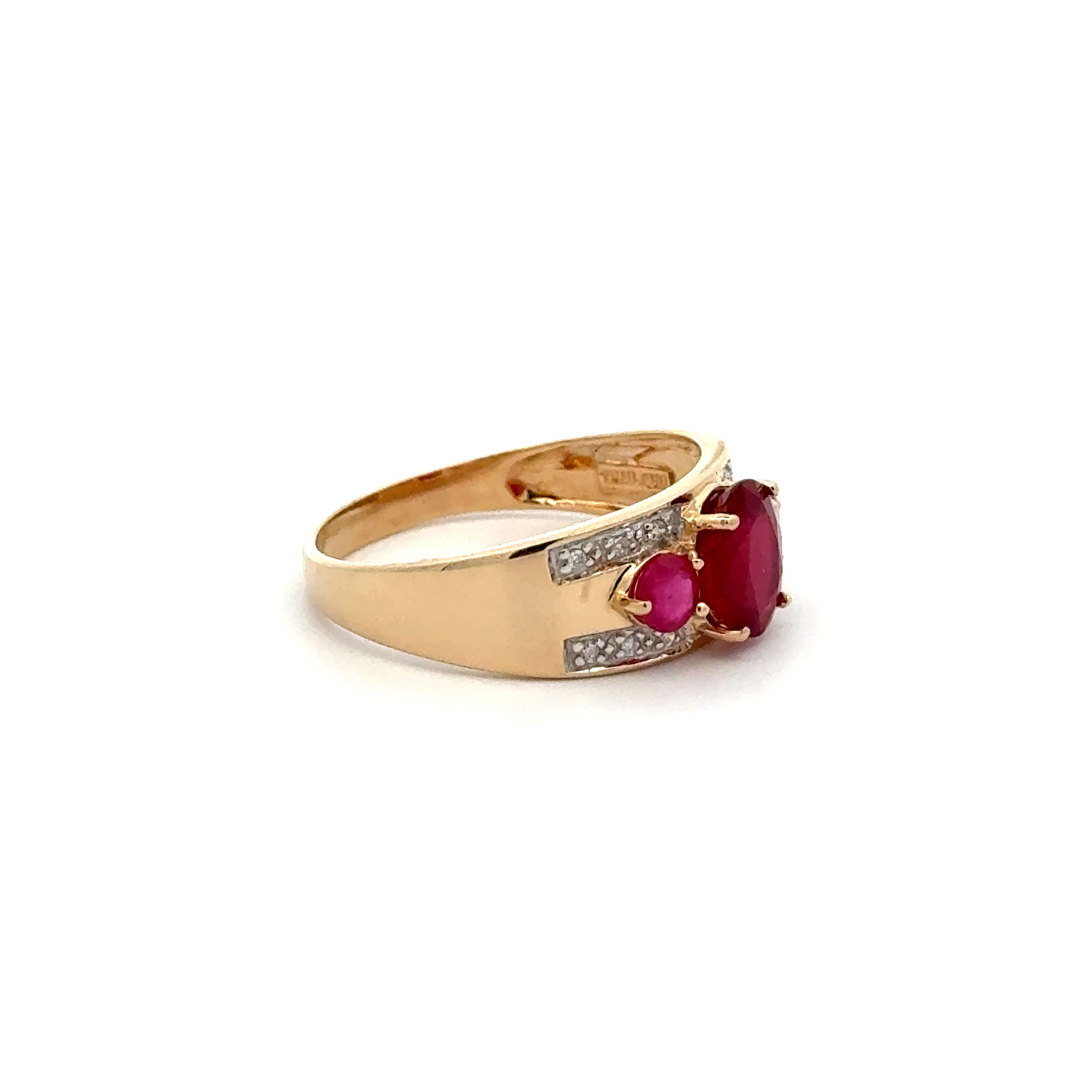 10K YG 3 Stone 1.80tcw Treated Ruby & .05tcw Diamond Band Ring 3.2g, s10