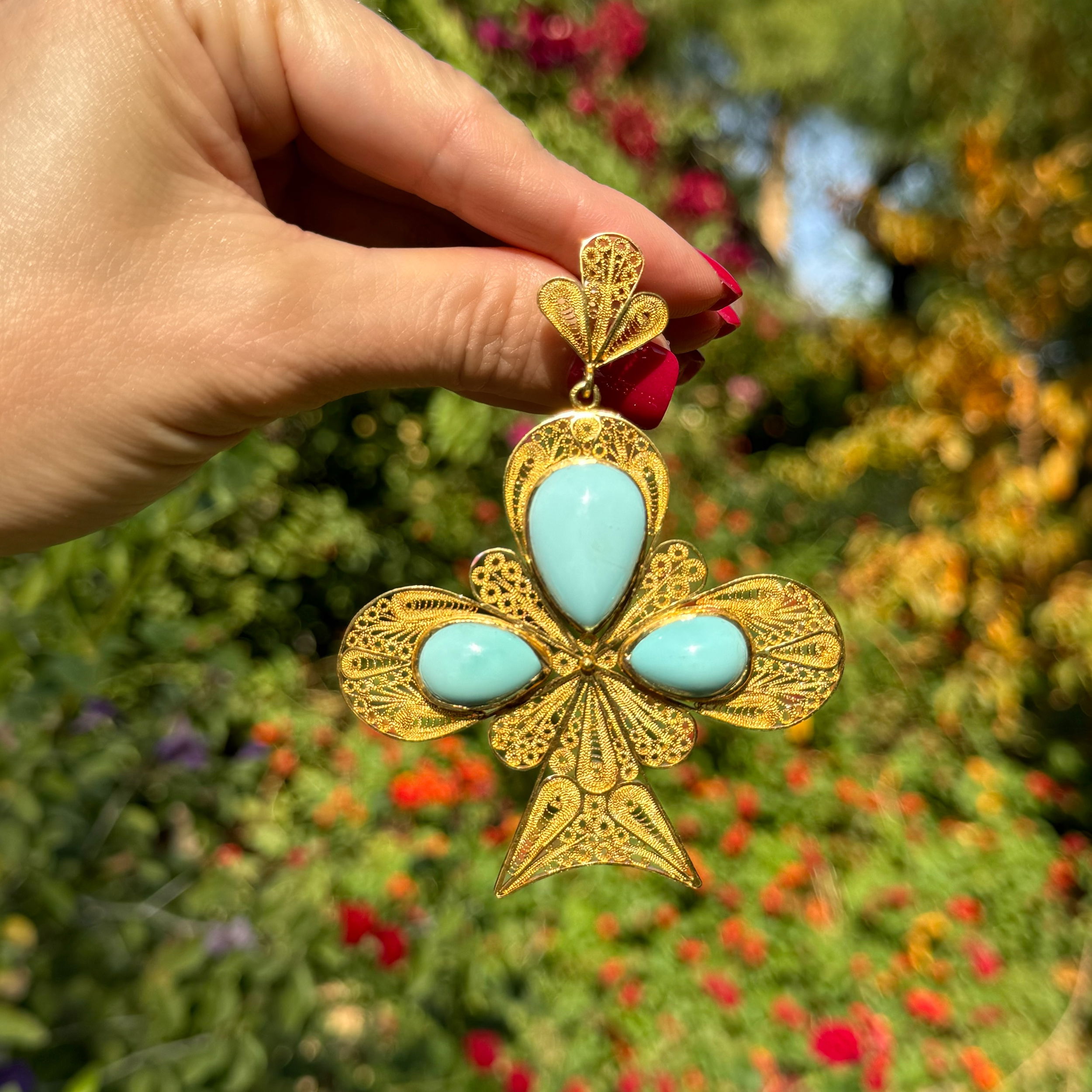 18K YG 1970's 3 Persian Robins Egg Blue Turquoise Filigree Spade Pendant 30.8g, 3"+