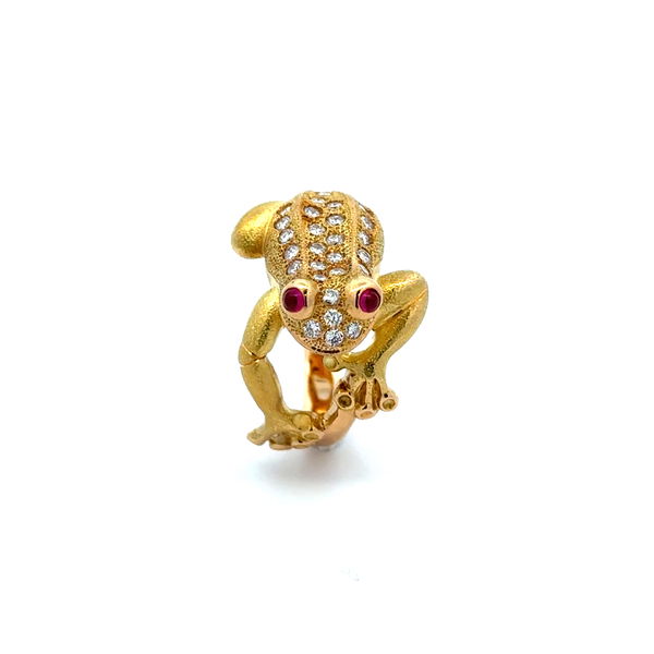 Closeup photo of 18K YG Detailed FROG .46tcw Diamond & .10tcw Ruby Eyes Ring 10.7g, s5.75