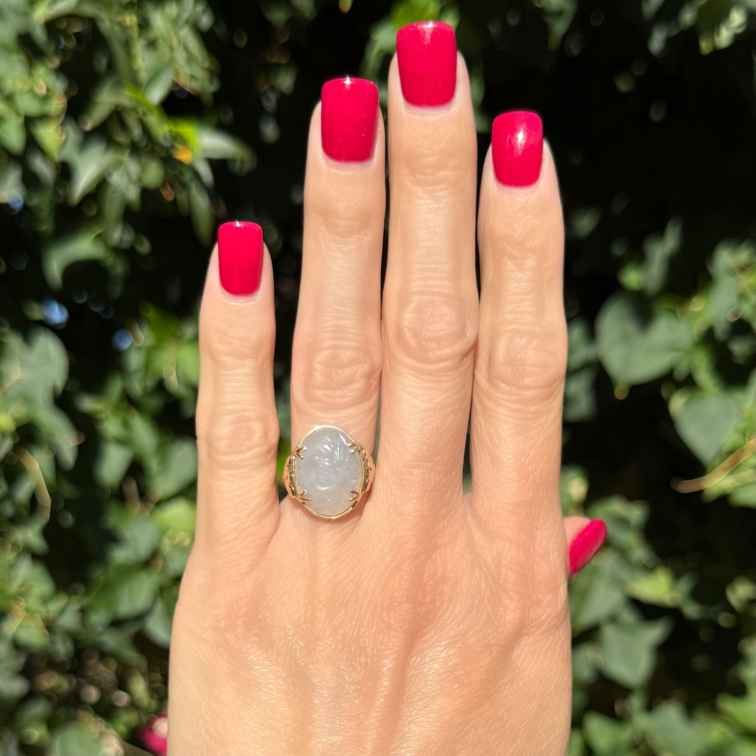 14K YG Carved White Jade Ring 4.1g, s6.75