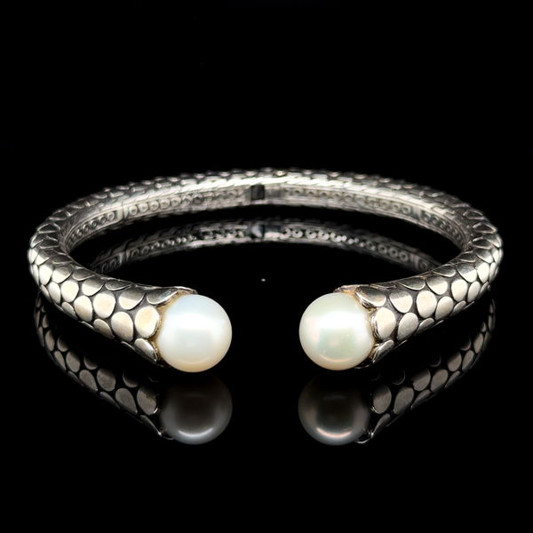 Closeup photo of 925 Sterling JOHN HARDY Dot Kick Cuff 10.5mm Pearl Cuff Bangle Bracelet 38.8g