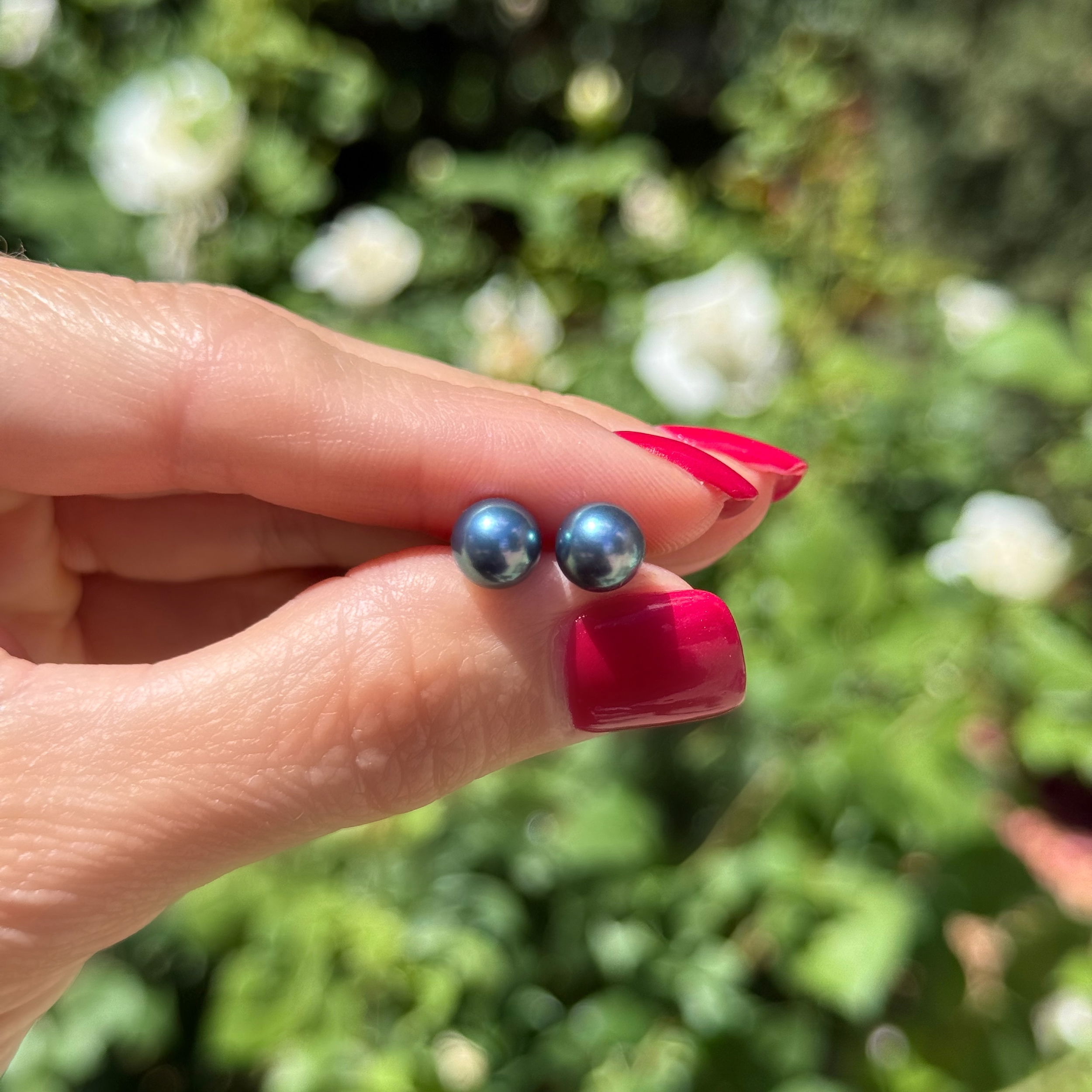 14K YG 7.50mm Blue Tahitian Pearl Stud Earrings 1.6g 14K YG 7.50mm Blue Tahitian Pearl Stud Earrings 1.6g