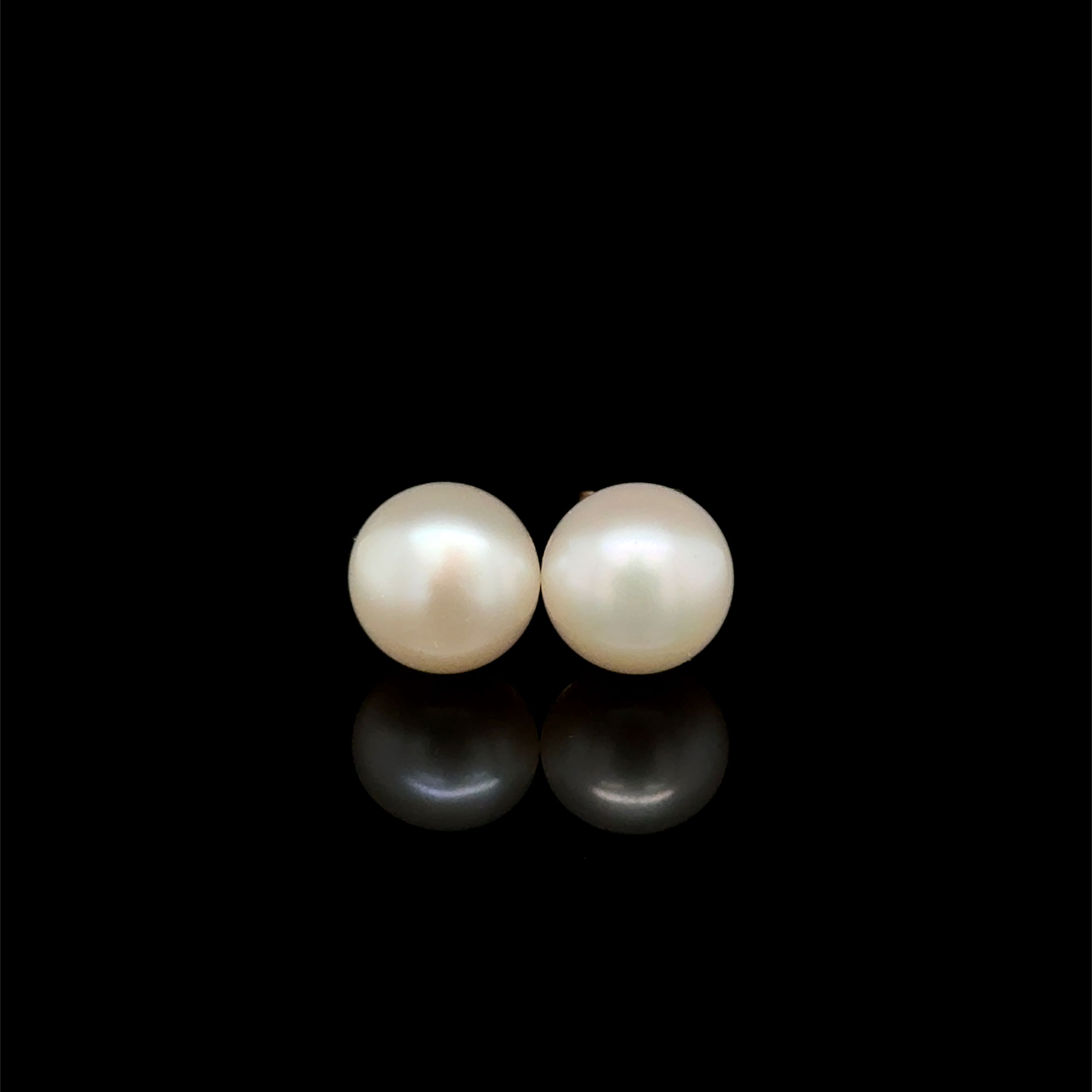 14K YG 8.80mm Slight Button White Pearl Stud Earrings 1.9g 14K YG 8.80mm Slight Button White Pearl Stud Earrings 1.9g