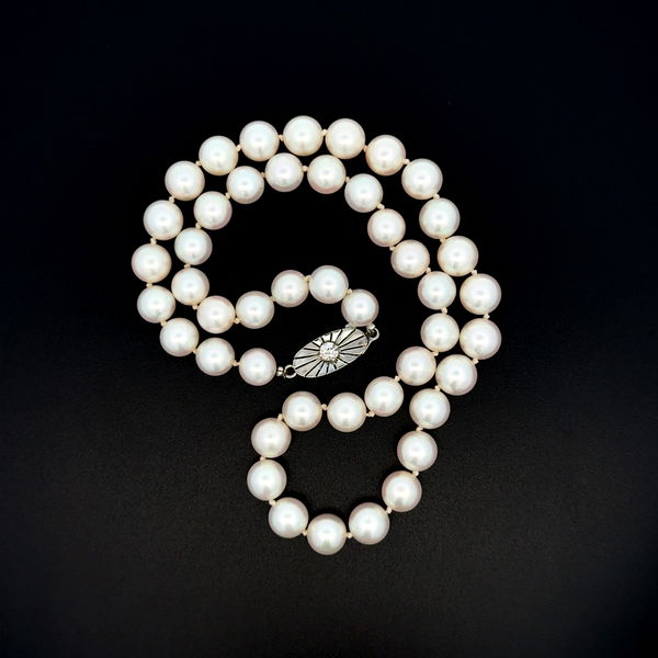 Closeup photo of 14K gG 7.60- 8.00mm Fine Pearl Strand Necklace & .20ct Diamond Clasp 33.4g, 16.5"
