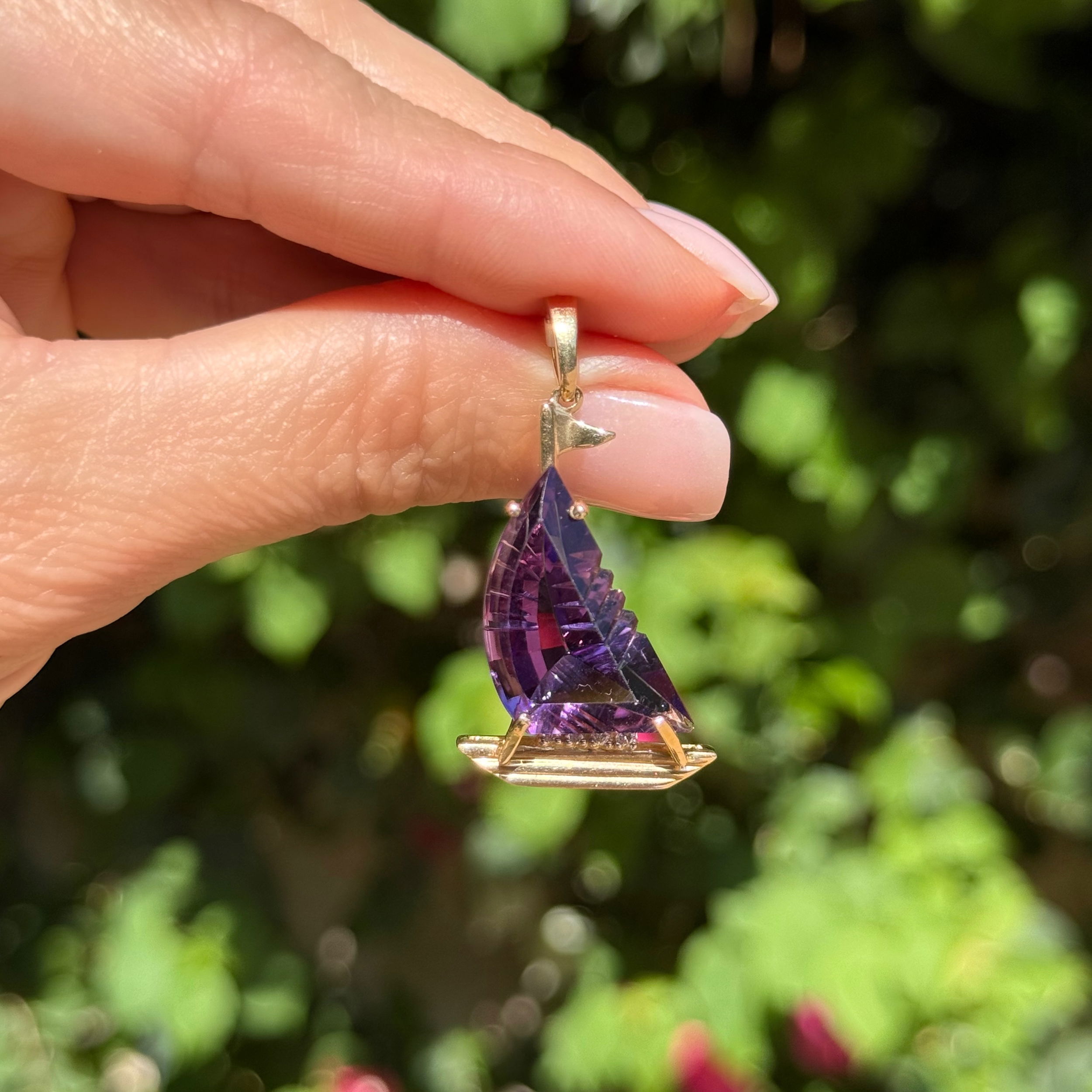 14K YG 7ct Carved Amethyst Sail Boat & .04tcw Diamond Pendant 8.2g 14K YG 7ct Carved Amethyst Sail Boat & .04tcw Diamond Pendant 8.2g
