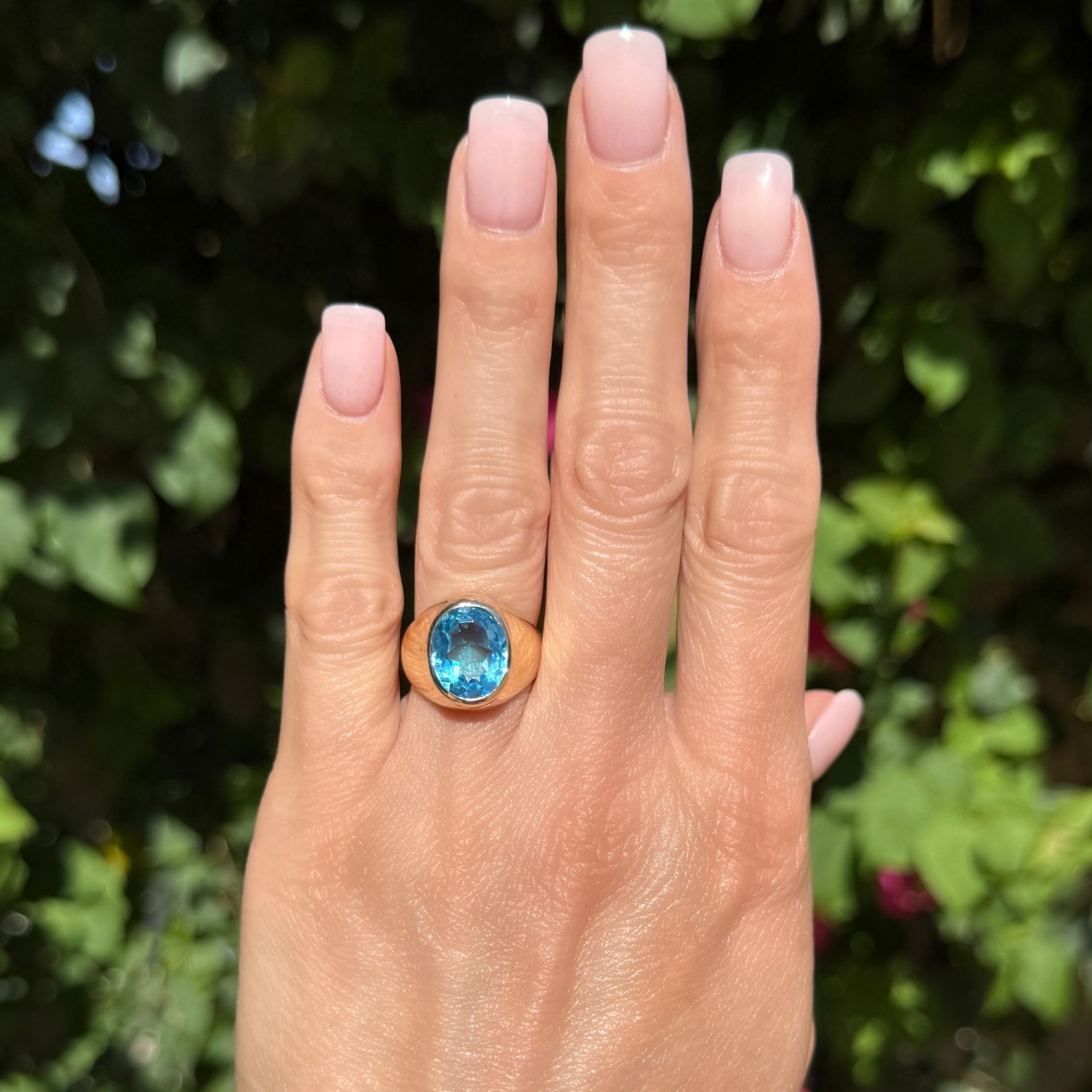 14K YG 5.00ct Oval Blue Topaz Bezel Set Ring 9.4g, s6.25 14K YG 5.00ct Oval Blue Topaz Bezel Set Ring 9.4g, s6.25