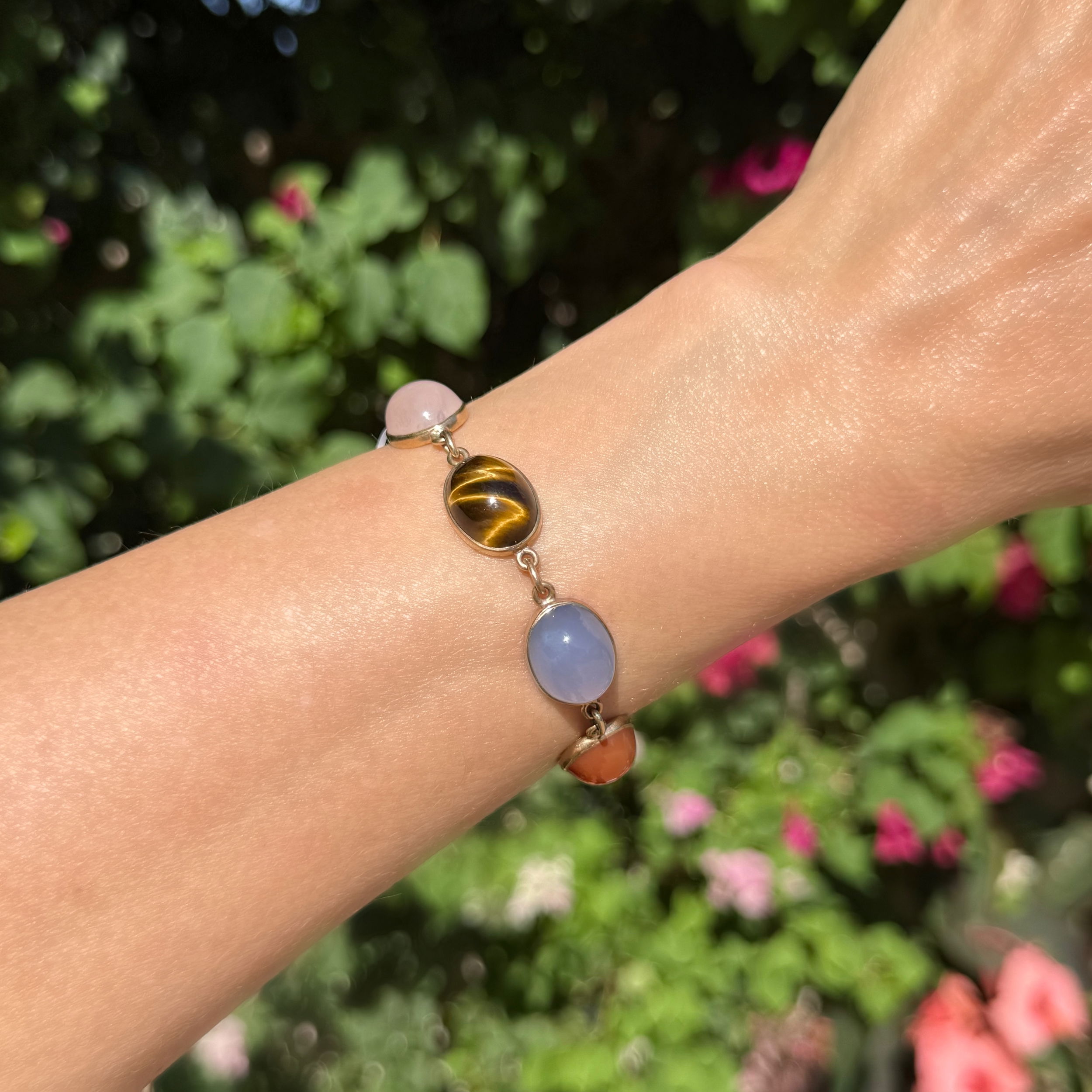 9ct YG Multi Cabochon Stone 7 Station Bracelet 23.6g, 7" 9ct YG Multi Cabochon Stone 7 Station Bracelet 23.6g, 7"