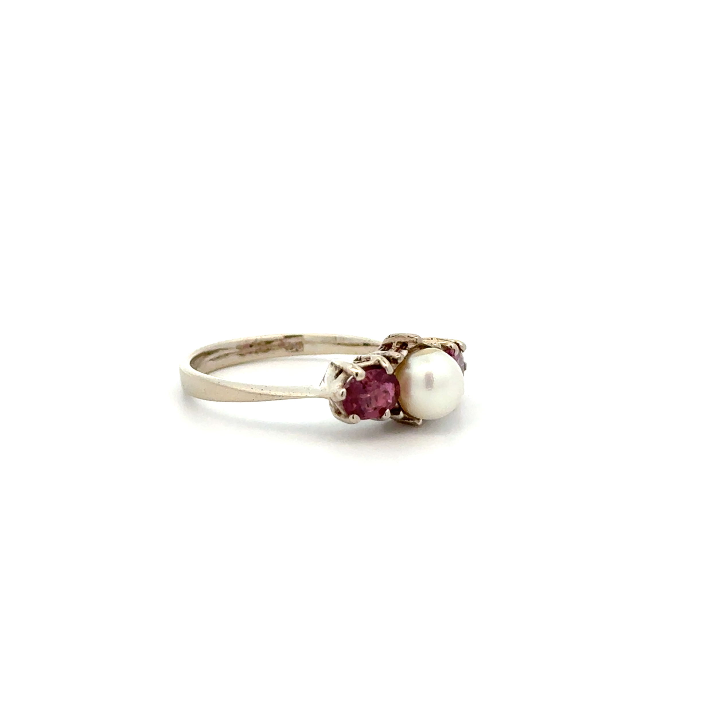 14K WG Vintage 5.50mm Pearl & 1.20tcw Ruby 3 Stone Ring 2.5g, s6.5